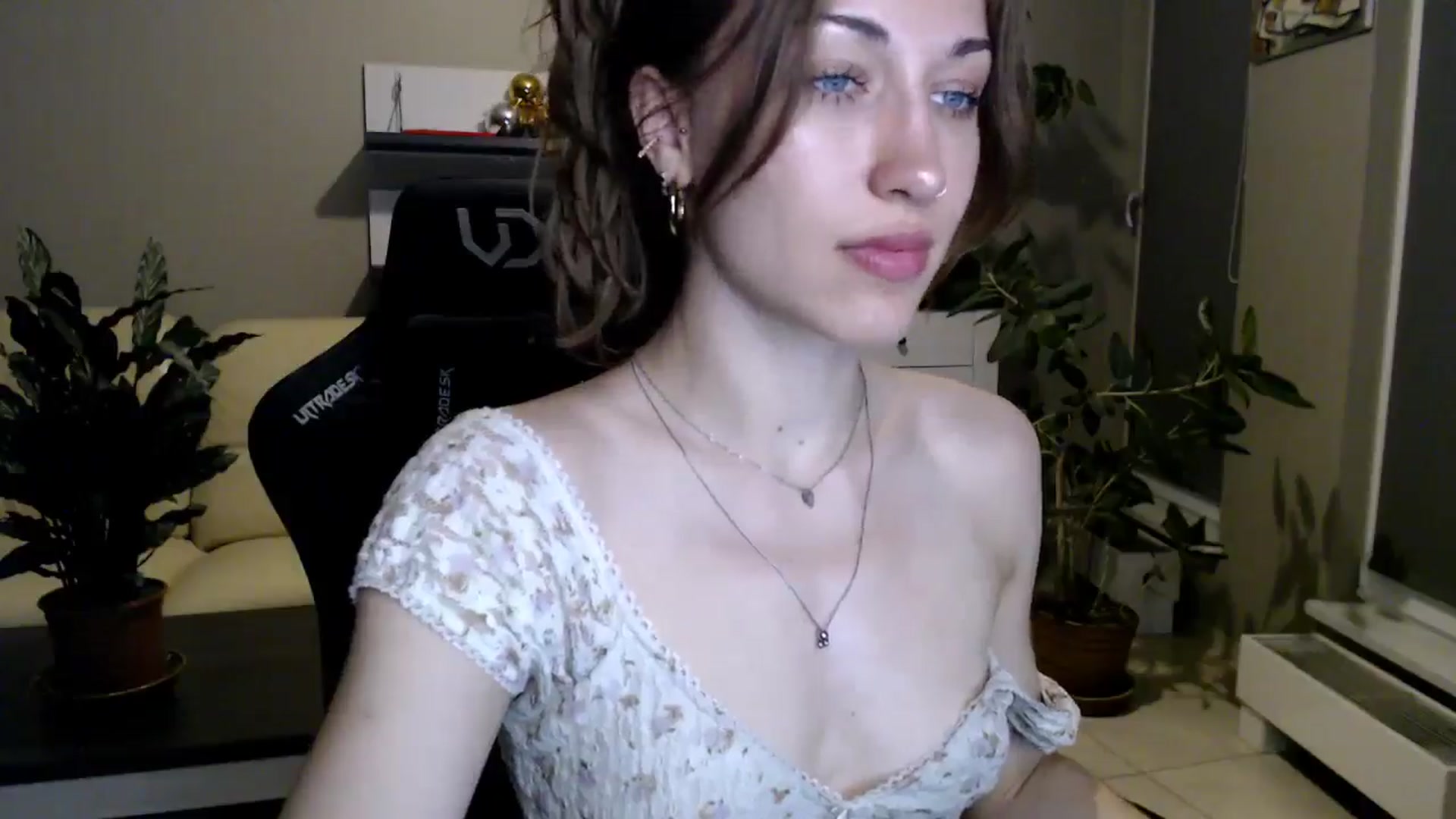 Gallery image thumbnail from GalaxyAnisia's myfreecams stream on, 05/10/2025, 23:10 image 14 of 20