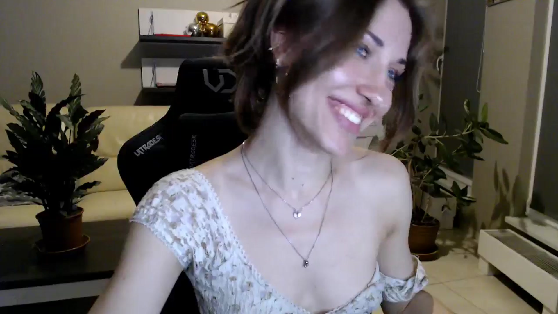 Gallery image thumbnail from GalaxyAnisia's myfreecams stream on, 05/16/2025, 21:30 image 5 of 20