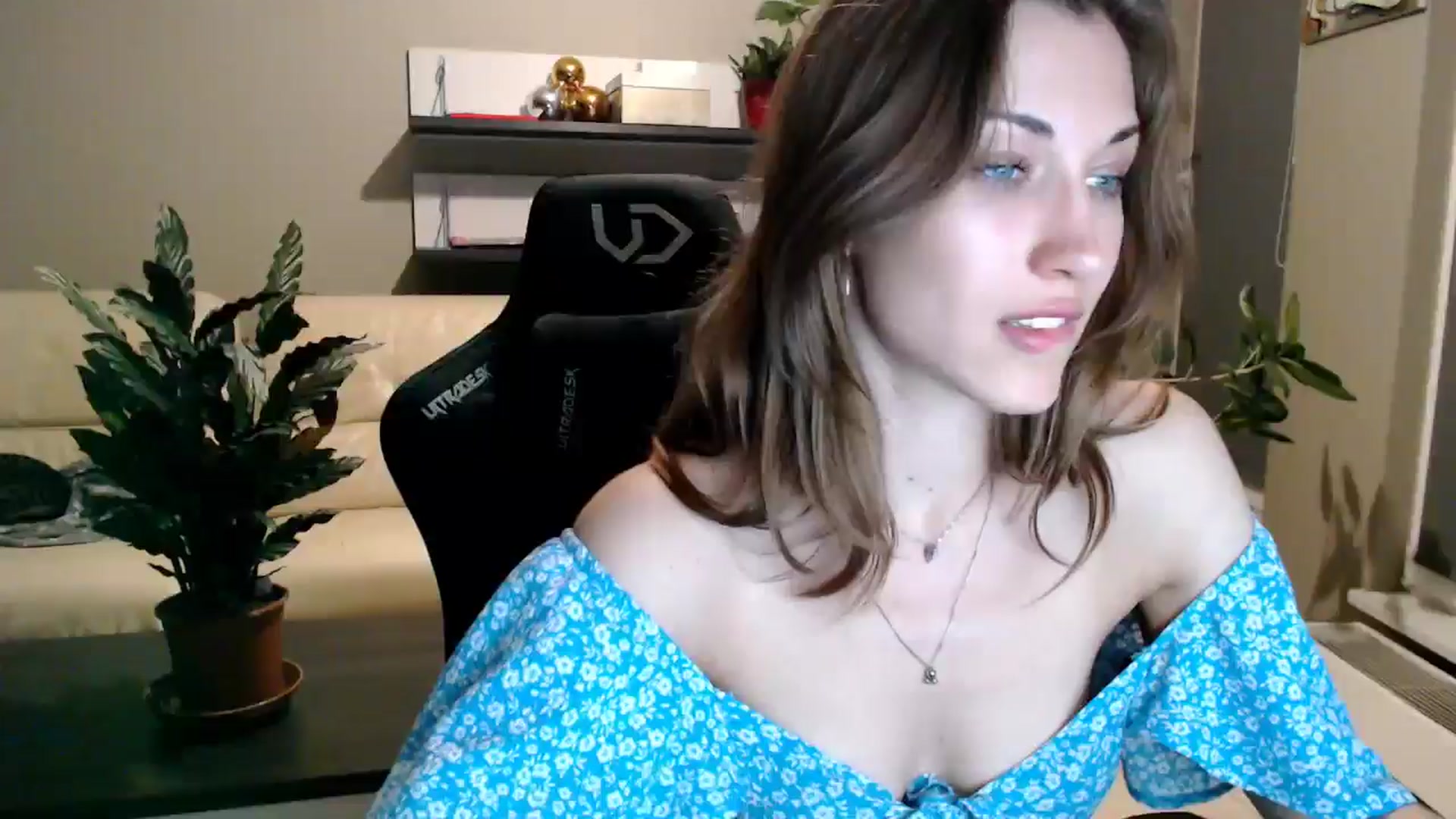 Gallery image thumbnail from GalaxyAnisia's myfreecams stream on, 05/17/2025, 19:15 image 17 of 20