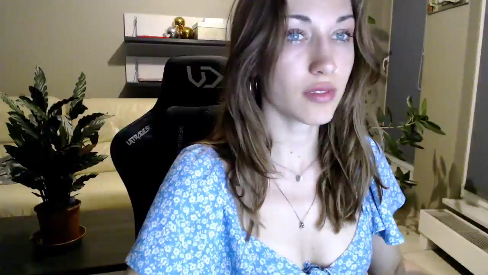Gallery image thumbnail from GalaxyAnisia's myfreecams stream on, 05/17/2025, 19:15 image 8 of 20