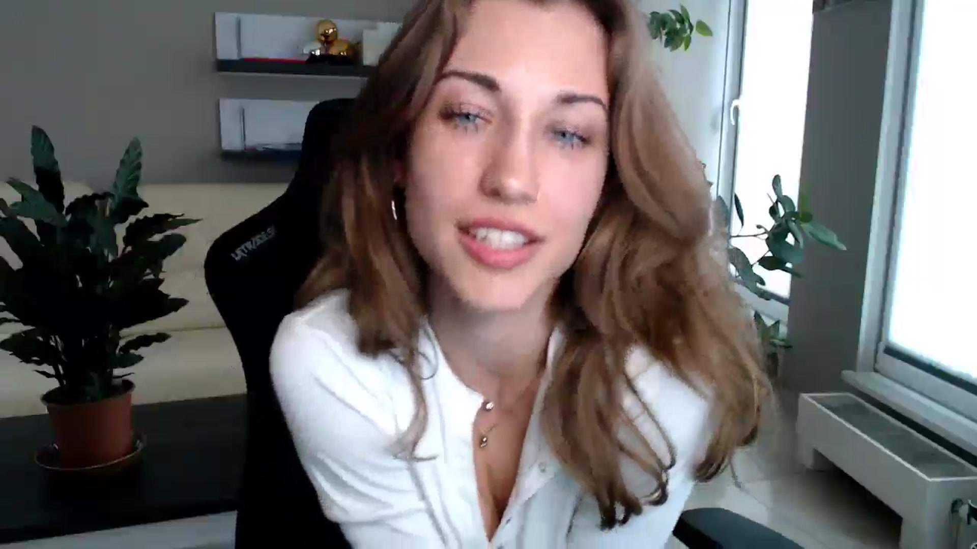Gallery image thumbnail from GalaxyAnisia's myfreecams stream on, 05/18/2025, 15:20 image 13 of 20