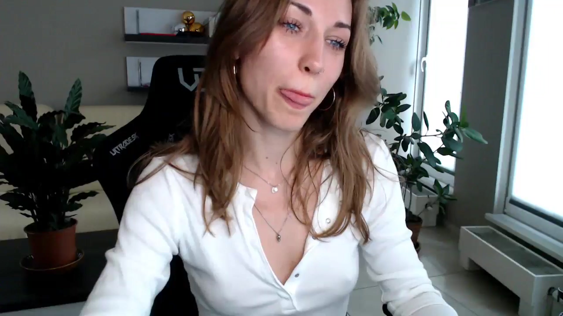 Gallery image thumbnail from GalaxyAnisia's myfreecams stream on, 05/18/2025, 15:20 image 17 of 20