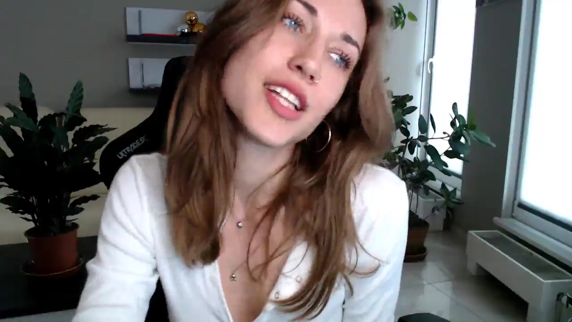 Gallery image thumbnail from GalaxyAnisia's myfreecams stream on, 05/18/2025, 15:20 image 18 of 20