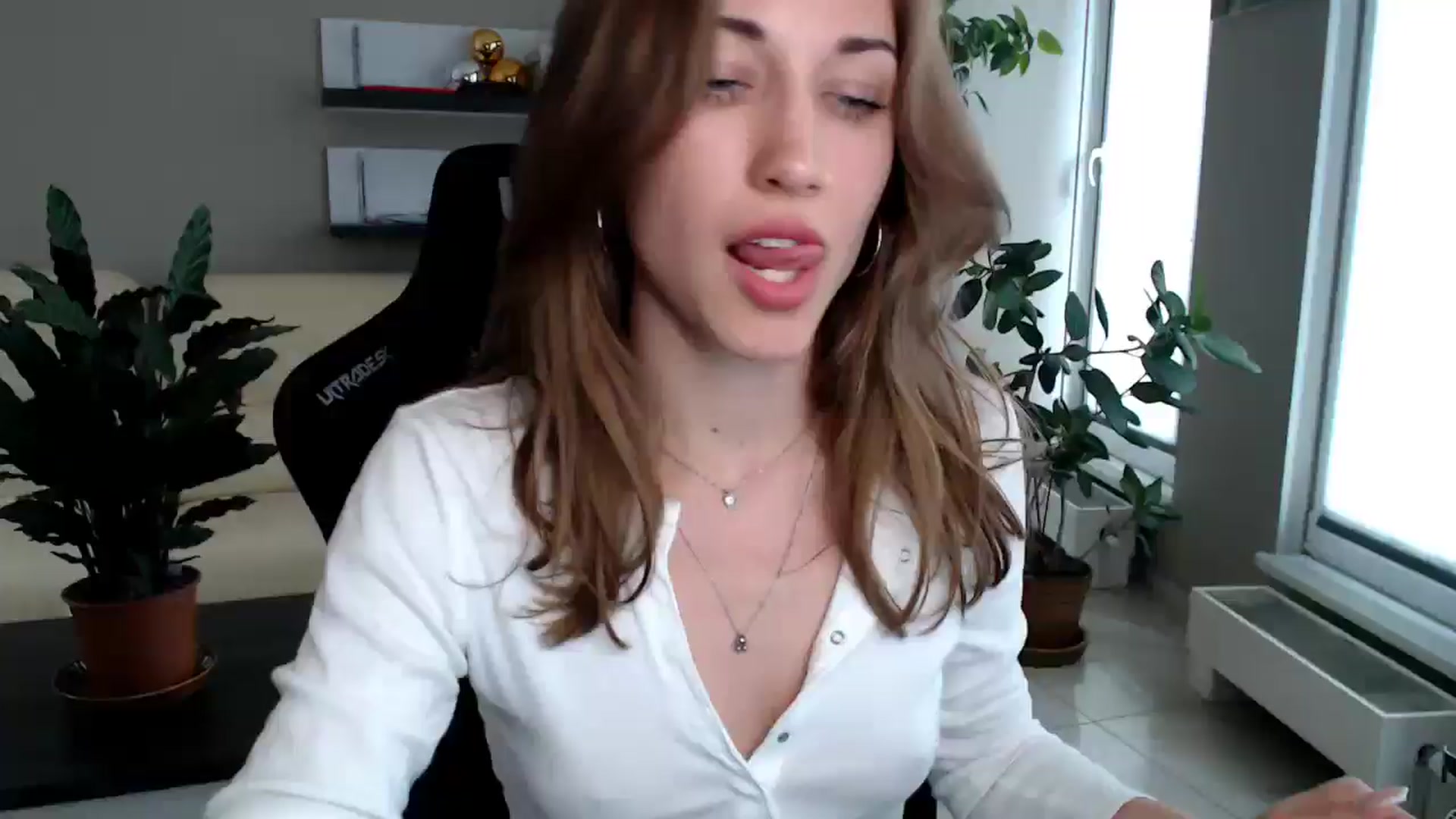 Gallery image thumbnail from GalaxyAnisia's myfreecams stream on, 05/18/2025, 15:20 image 15 of 20