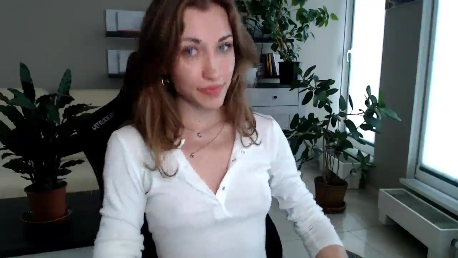 Gallery image thumbnail from GalaxyAnisia's myfreecams stream on, 05/18/2025, 15:20 image 8 of 20