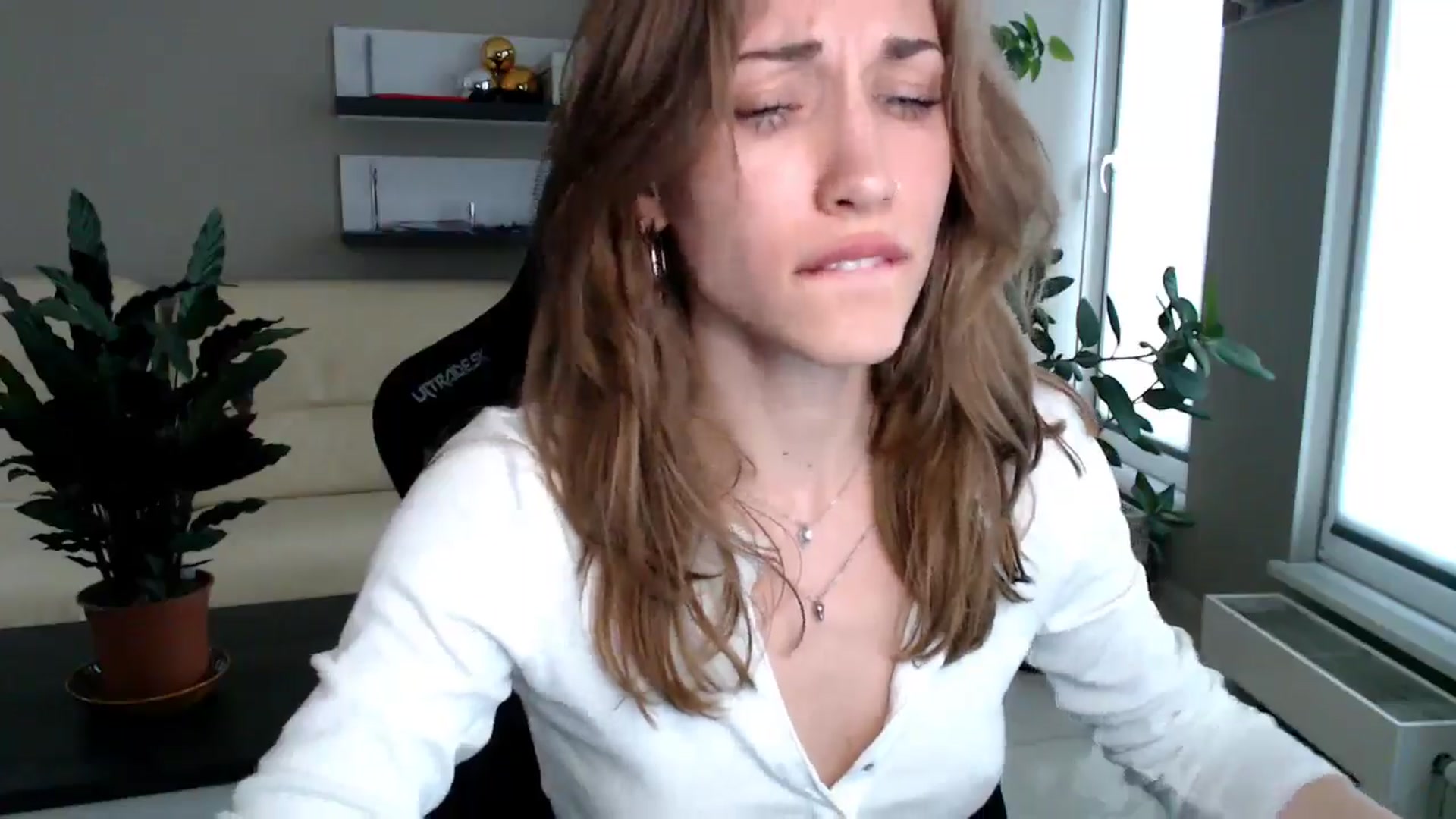 Gallery image thumbnail from GalaxyAnisia's myfreecams stream on, 05/18/2025, 15:54 image 4 of 20