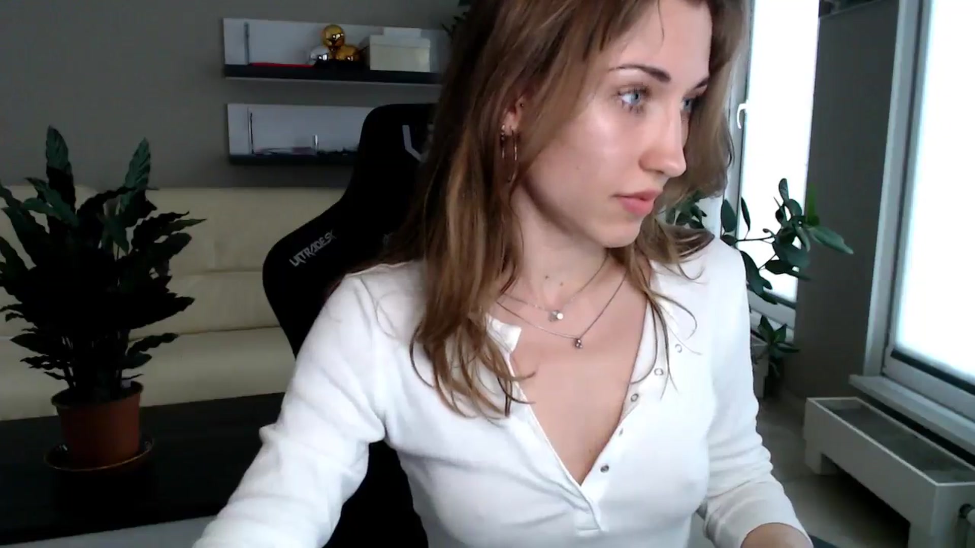 Gallery image thumbnail from GalaxyAnisia's myfreecams stream on, 05/18/2025, 15:54 image 13 of 20