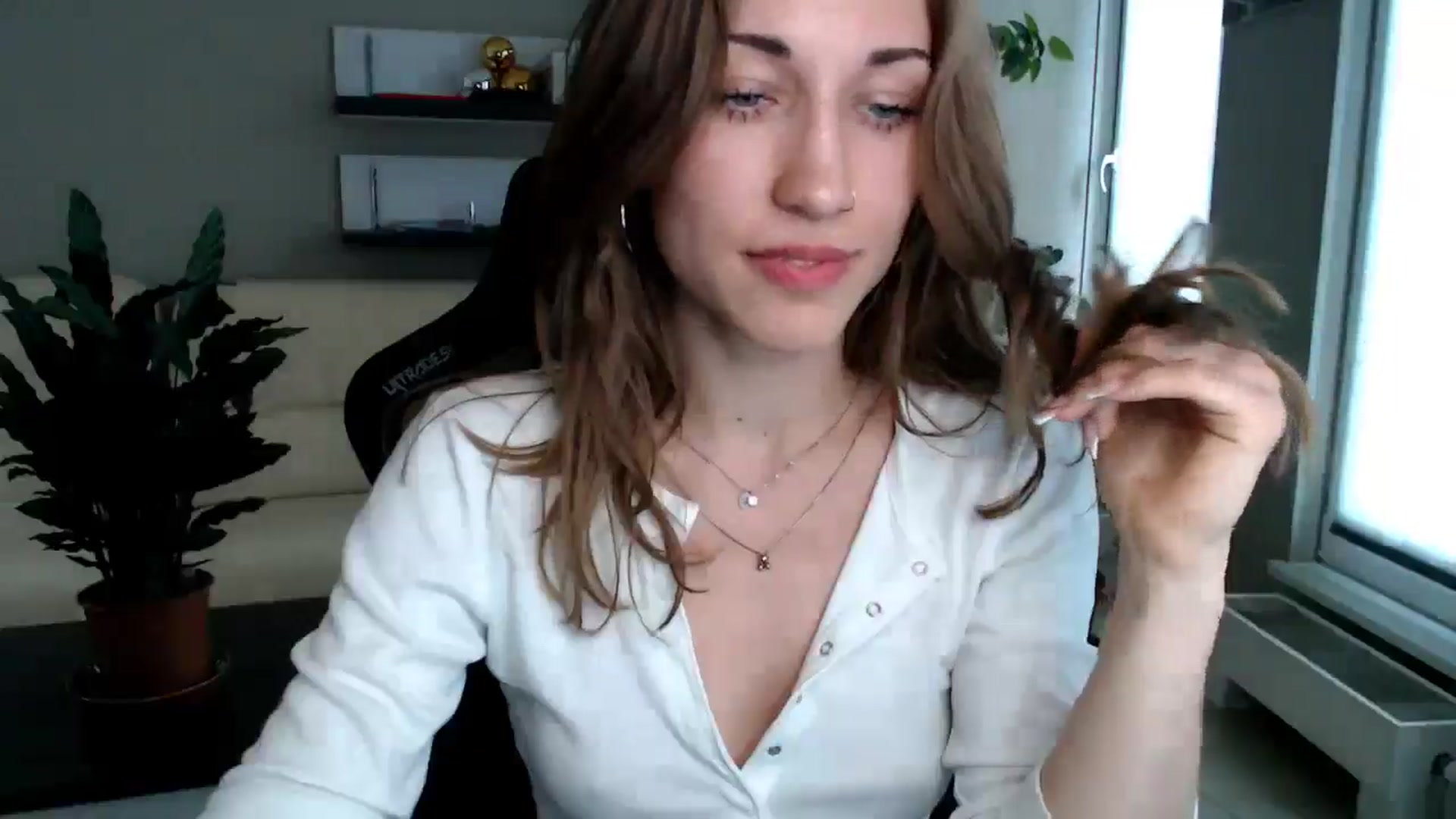 Gallery image thumbnail from GalaxyAnisia's myfreecams stream on, 05/18/2025, 15:54 image 9 of 20