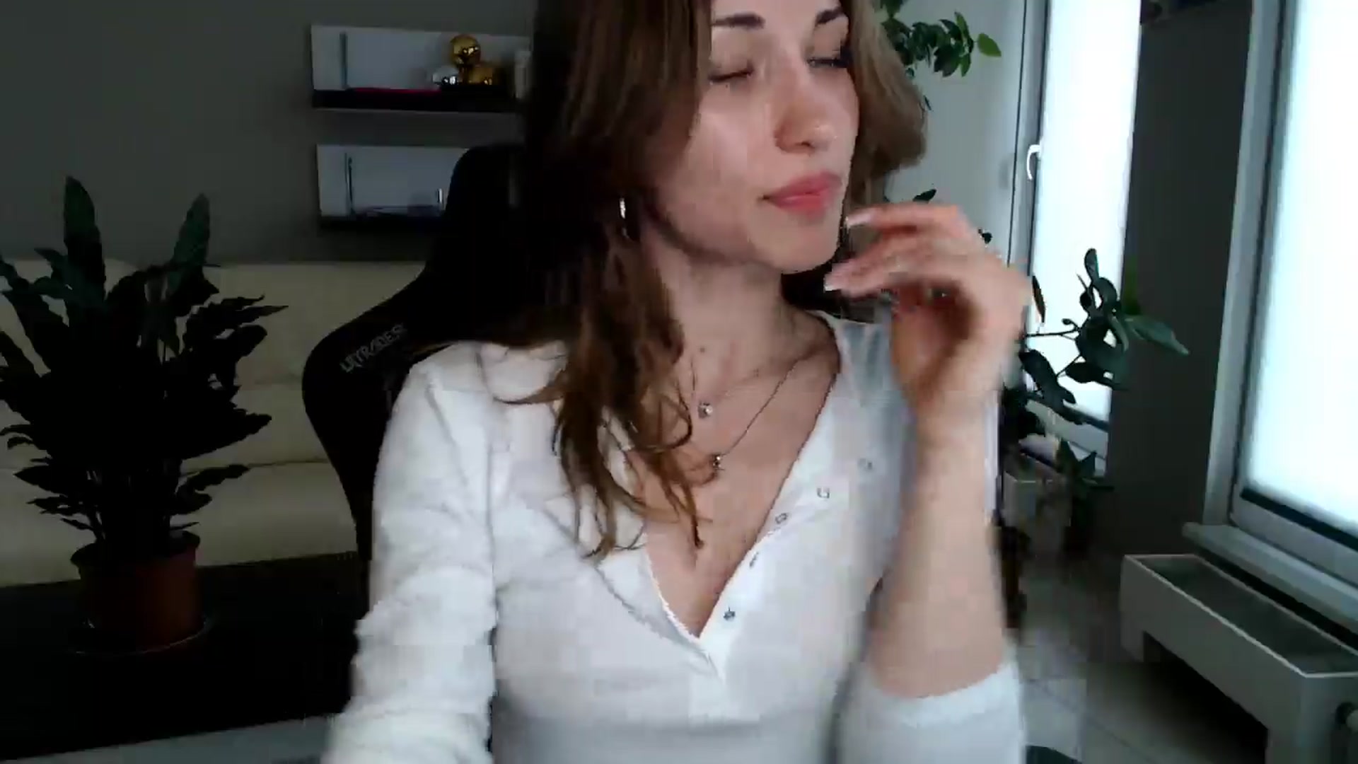 Gallery image thumbnail from GalaxyAnisia's myfreecams stream on, 05/18/2025, 15:54 image 8 of 20