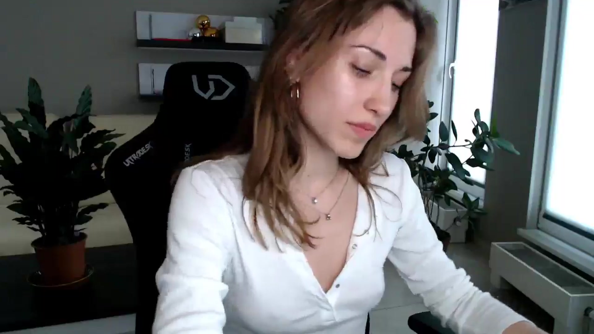 Gallery image thumbnail from GalaxyAnisia's myfreecams stream on, 05/18/2025, 15:54 image 12 of 20