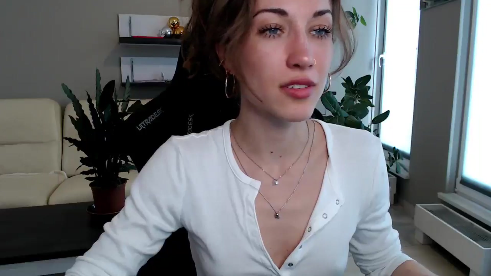 Gallery image thumbnail from GalaxyAnisia's myfreecams stream on, 05/27/2025, 15:51 image 2 of 20