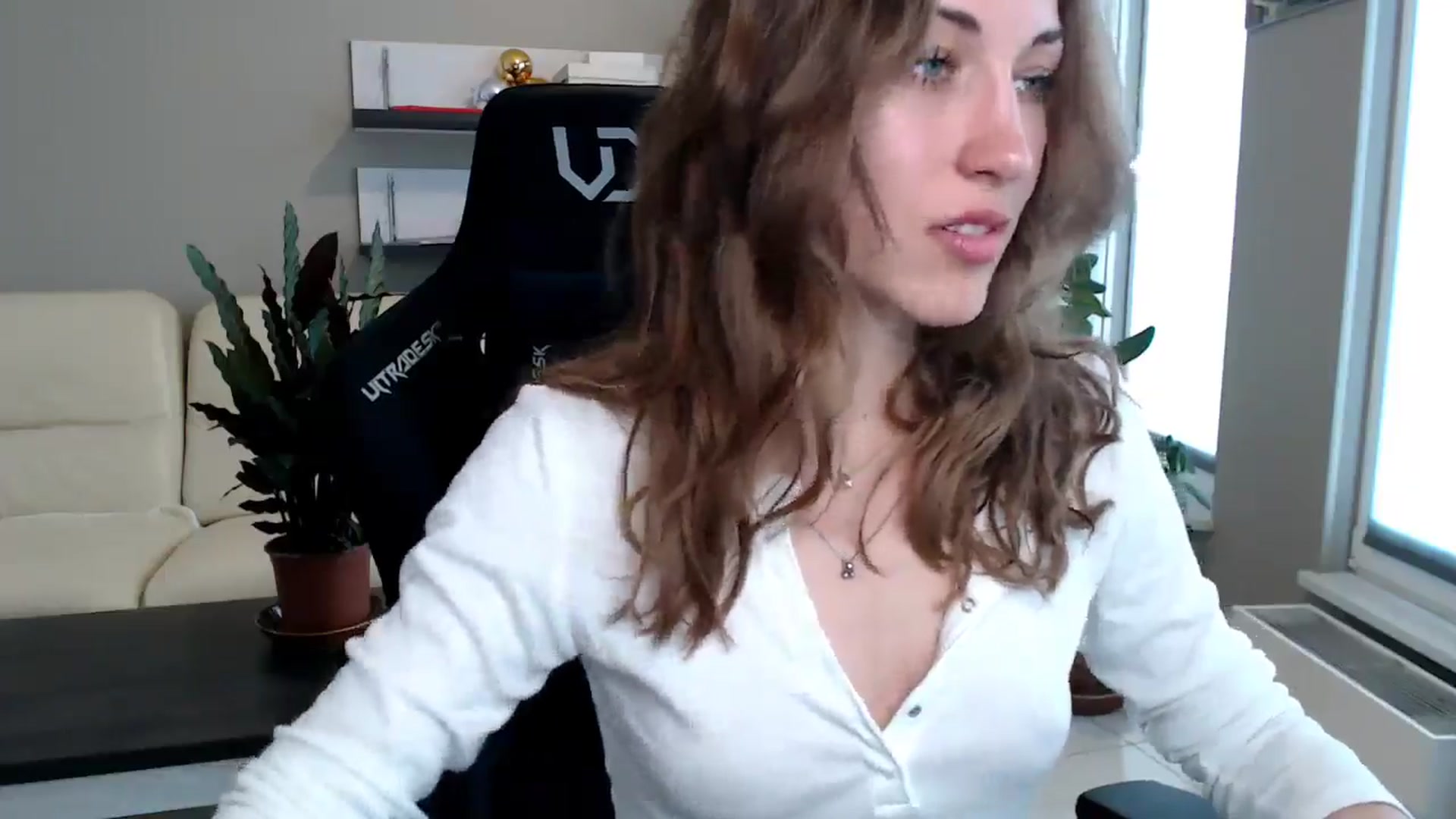 Gallery image thumbnail from GalaxyAnisia's myfreecams stream on, 05/27/2025, 15:51 image 19 of 20