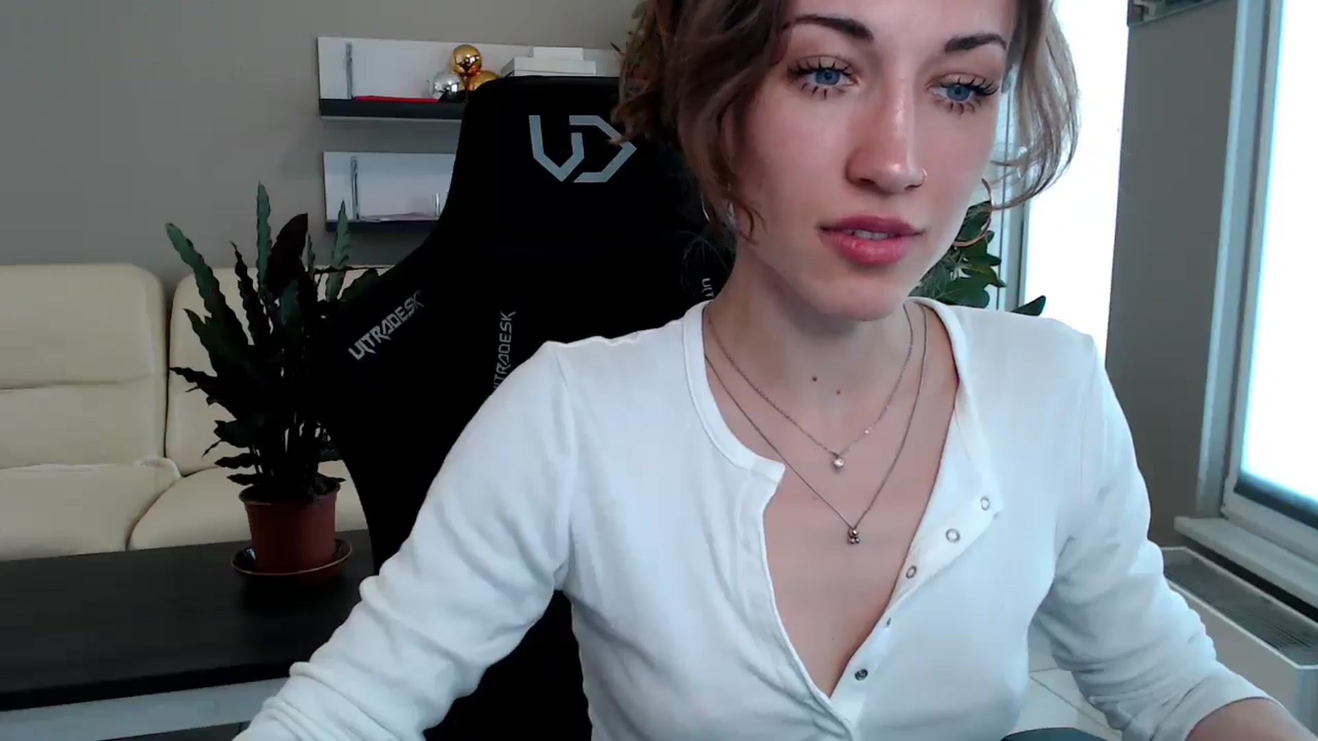 Gallery image thumbnail from GalaxyAnisia's myfreecams stream on, 05/27/2025, 15:51 image 6 of 20