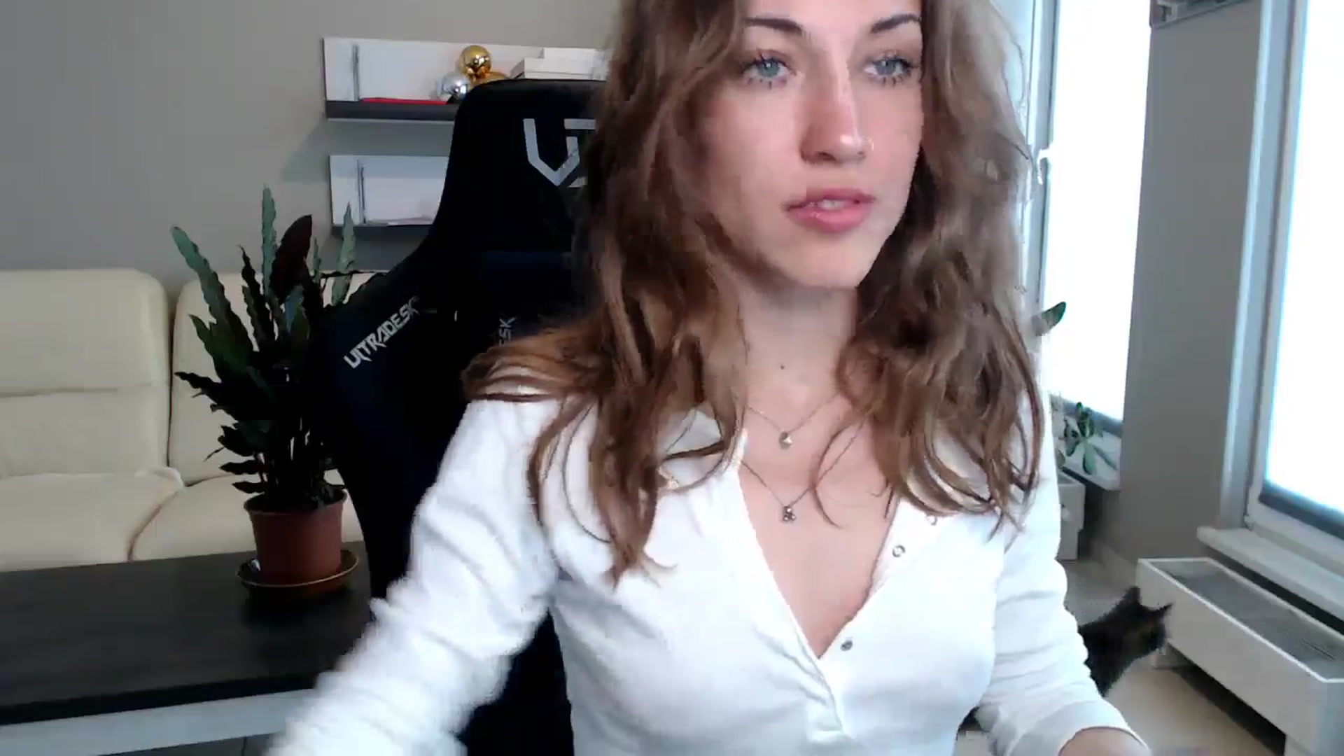 Gallery image thumbnail from GalaxyAnisia's myfreecams stream on, 05/27/2025, 15:51 image 17 of 20
