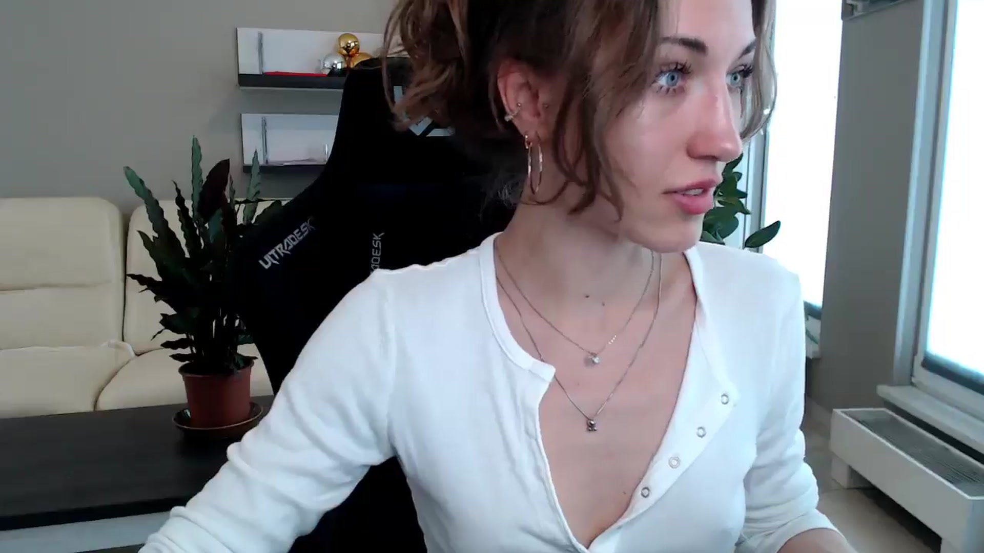 Gallery image thumbnail from GalaxyAnisia's myfreecams stream on, 05/27/2025, 15:51 image 7 of 20