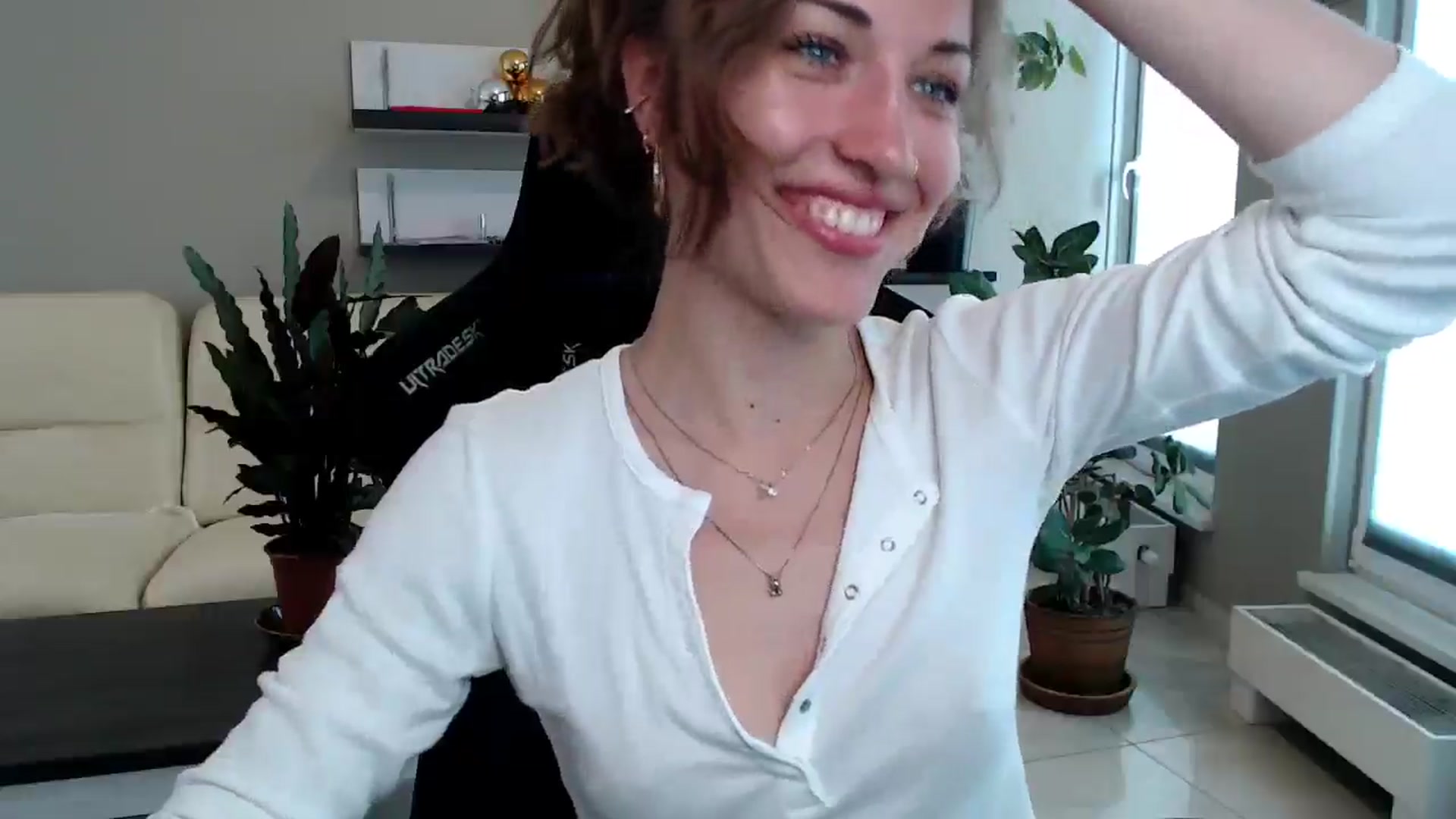 Gallery image thumbnail from GalaxyAnisia's myfreecams stream on, 05/27/2025, 15:51 image 8 of 20