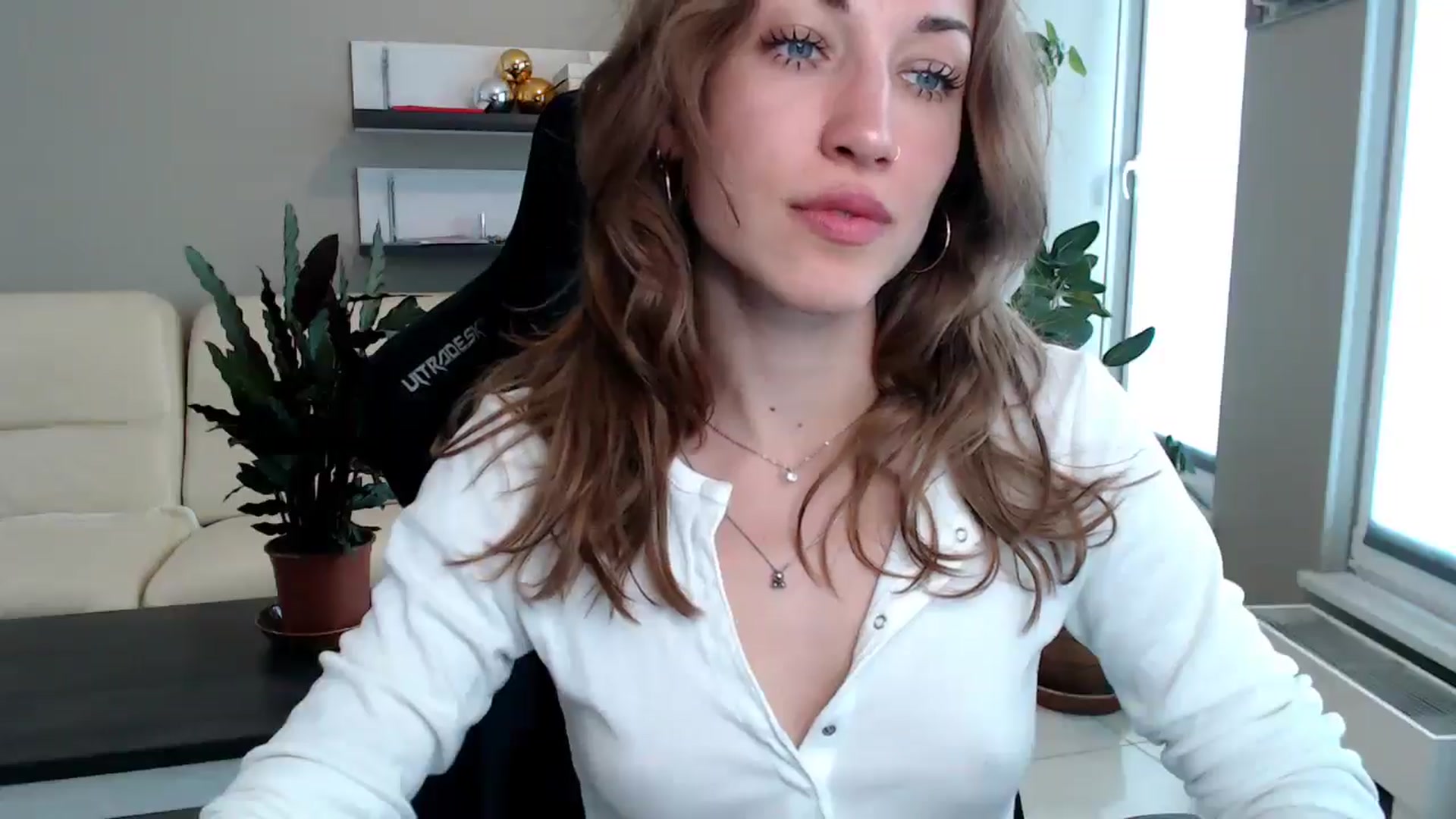 Gallery image thumbnail from GalaxyAnisia's myfreecams stream on, 05/27/2025, 15:51 image 11 of 20