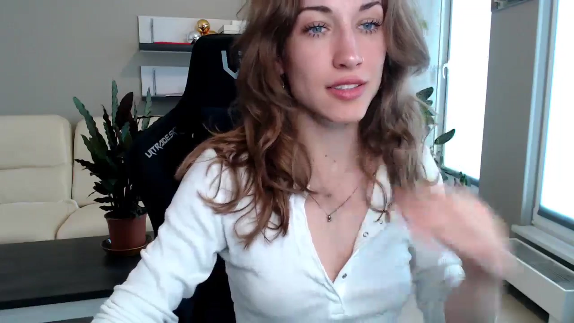 Gallery image thumbnail from GalaxyAnisia's myfreecams stream on, 05/27/2025, 15:51 image 14 of 20