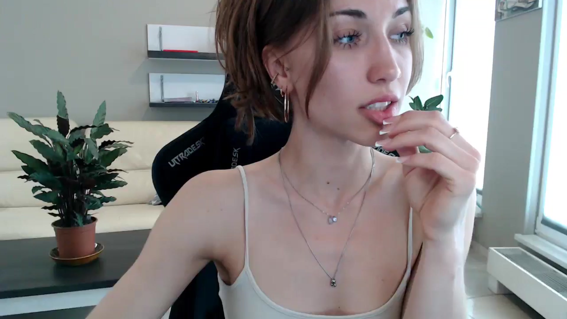 Gallery image thumbnail from GalaxyAnisia's myfreecams stream on, 05/28/2025, 13:29 image 11 of 20