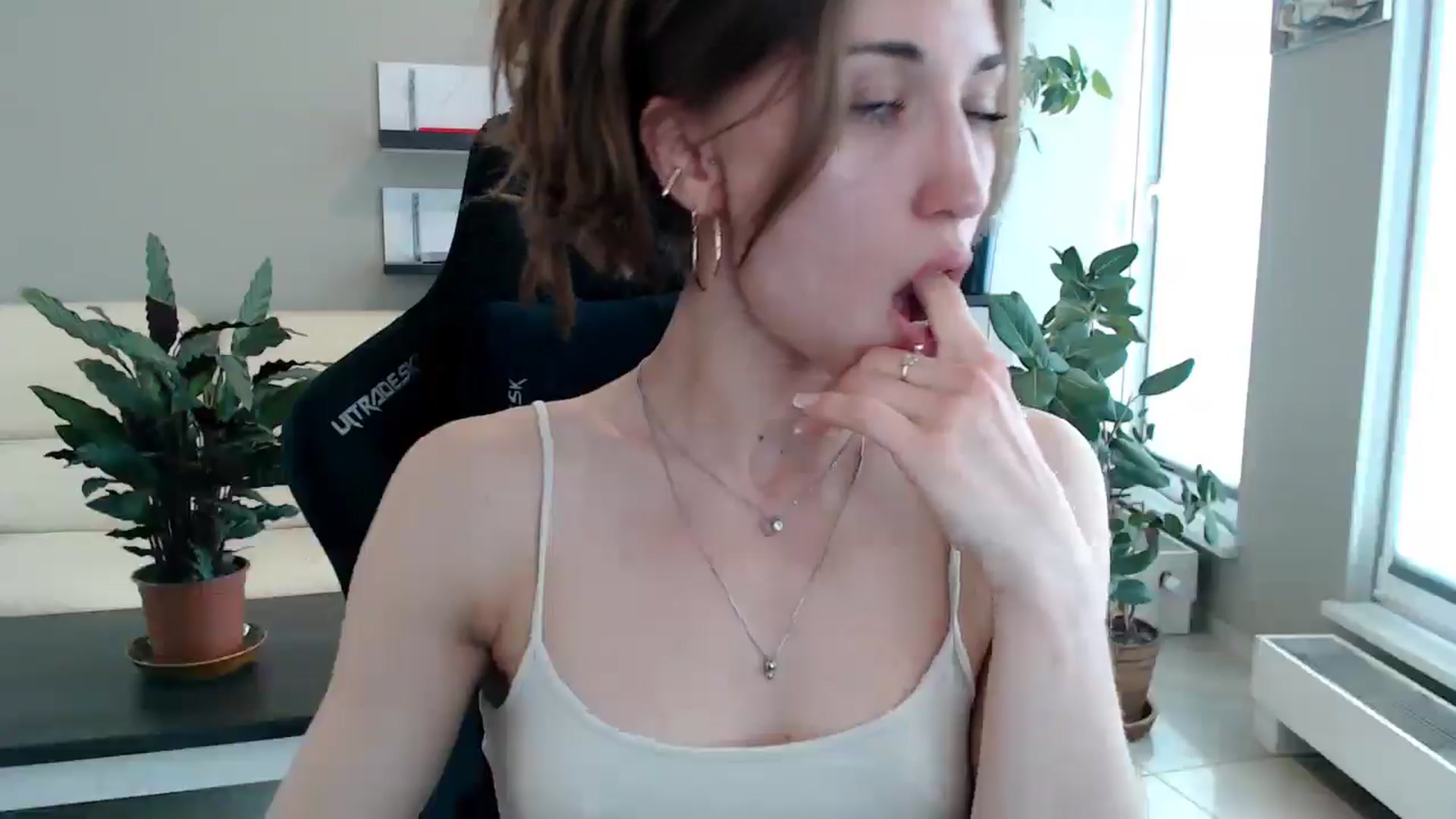 Gallery image thumbnail from GalaxyAnisia's myfreecams stream on, 05/28/2025, 13:29 image 13 of 20