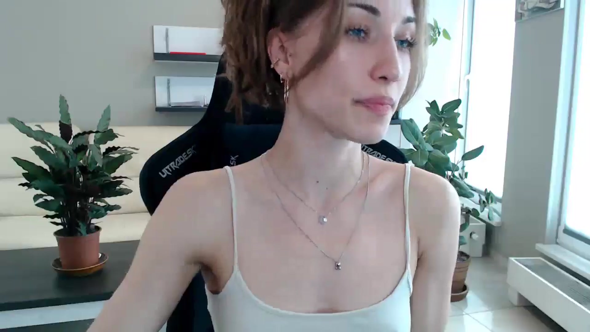 Gallery image thumbnail from GalaxyAnisia's myfreecams stream on, 05/28/2025, 13:29 image 7 of 20