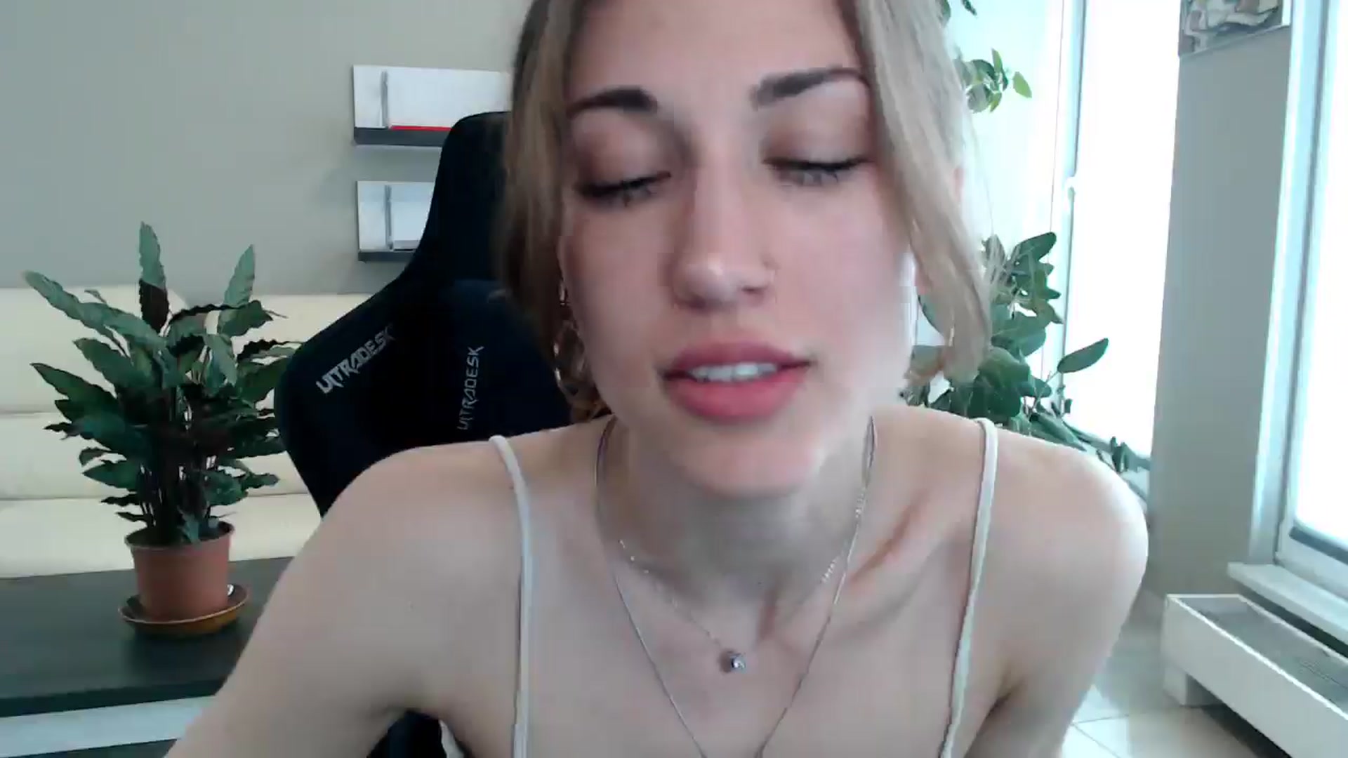 Gallery image thumbnail from GalaxyAnisia's myfreecams stream on, 05/28/2025, 13:29 image 17 of 20