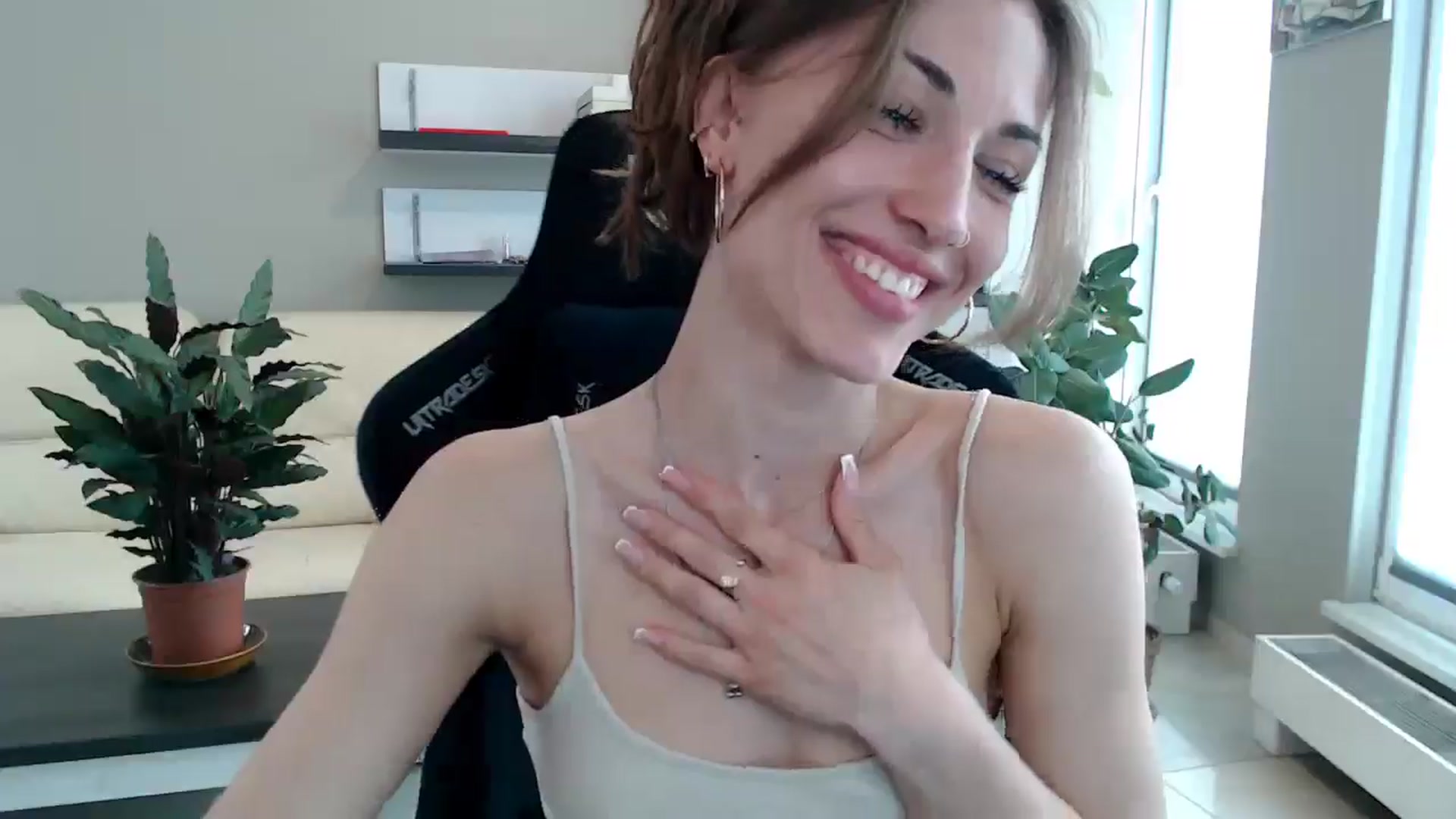 Gallery image thumbnail from GalaxyAnisia's myfreecams stream on, 05/28/2025, 13:29 image 8 of 20