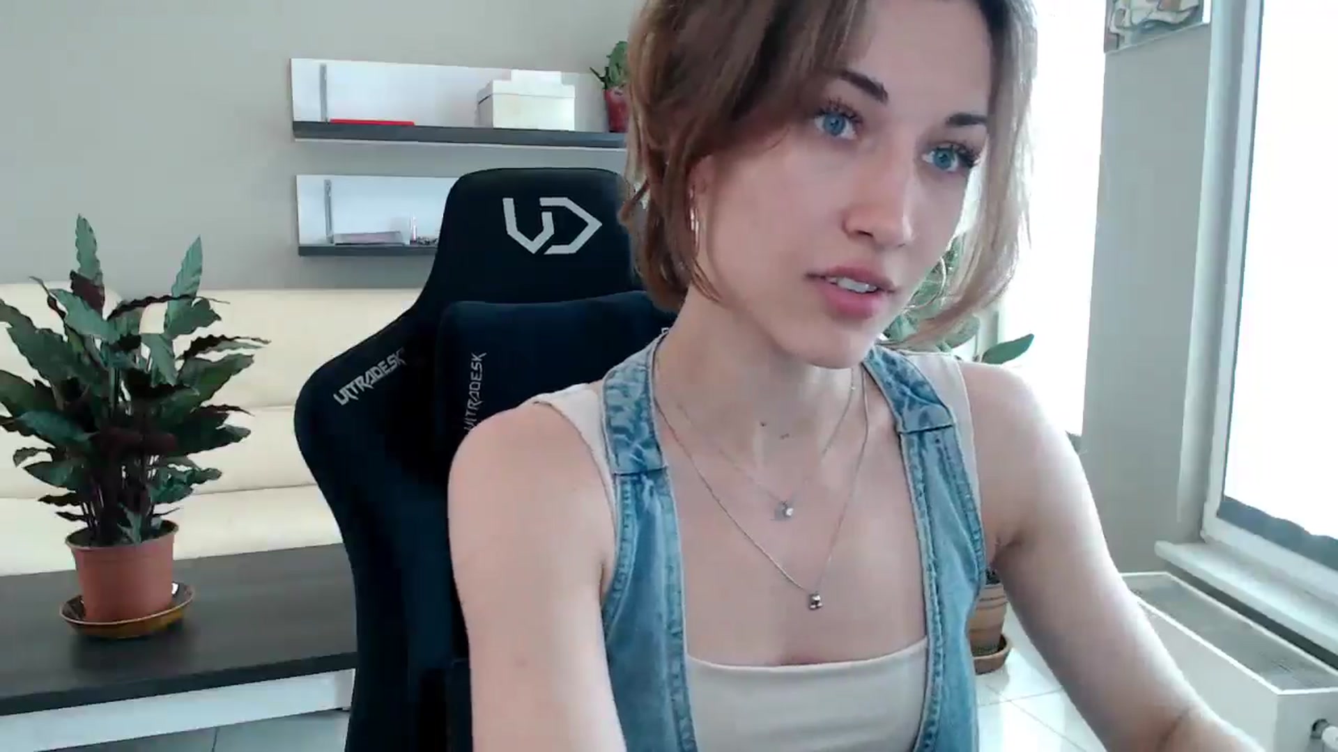 Gallery image thumbnail from GalaxyAnisia's myfreecams stream on, 05/31/2025, 11:37 image 3 of 20