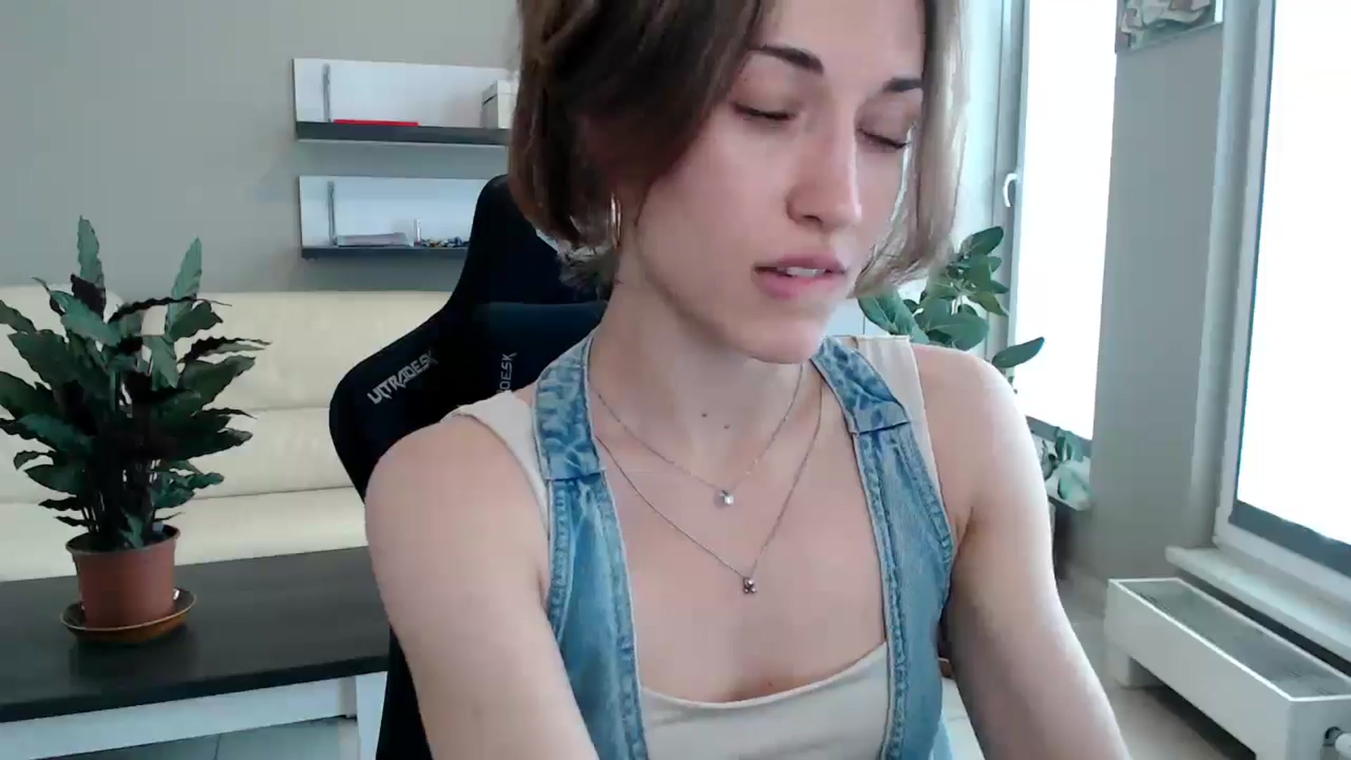 Gallery image thumbnail from GalaxyAnisia's myfreecams stream on, 05/31/2025, 11:37 image 12 of 20