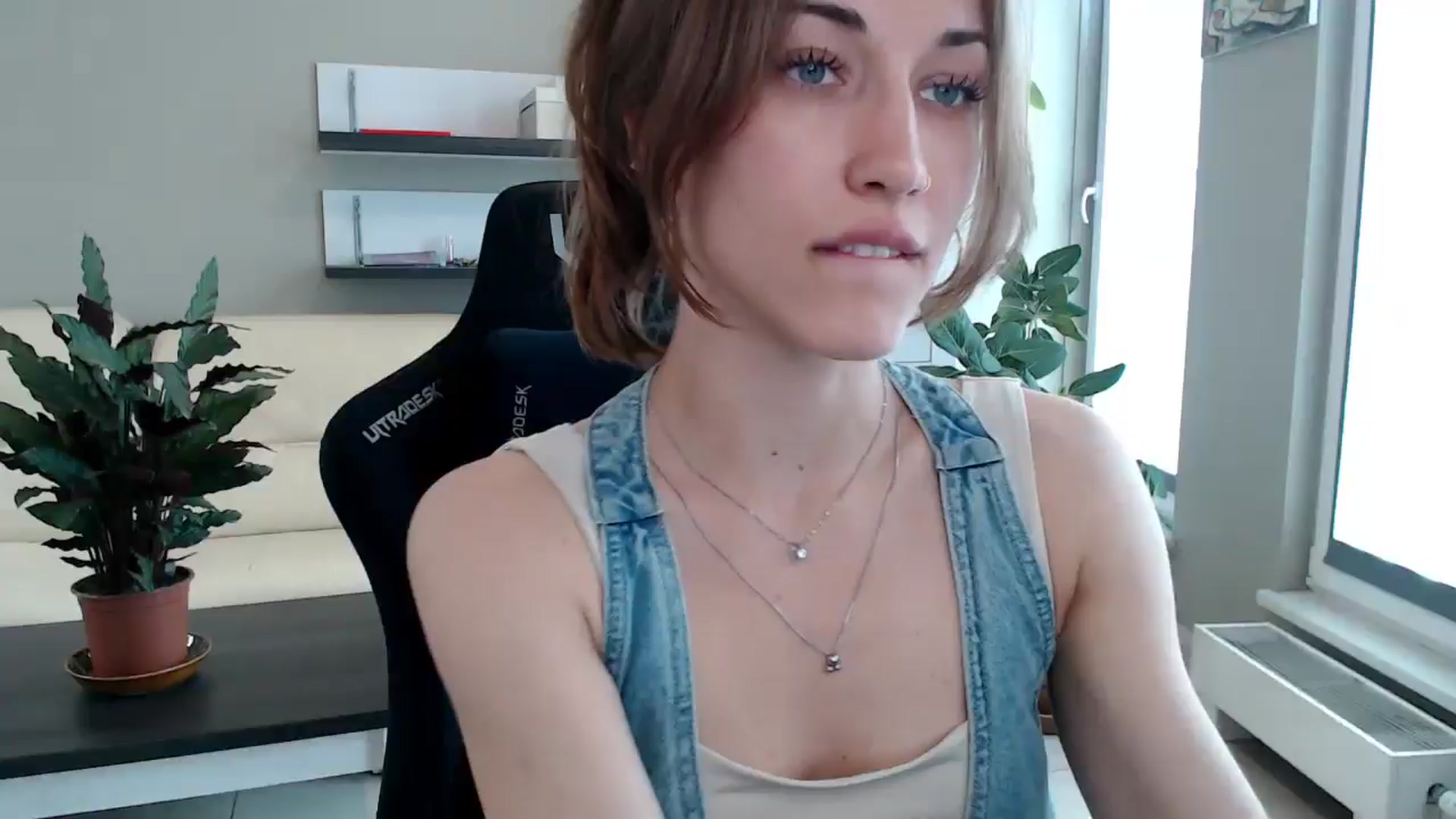 Gallery image thumbnail from GalaxyAnisia's myfreecams stream on, 05/31/2025, 11:37 image 6 of 20