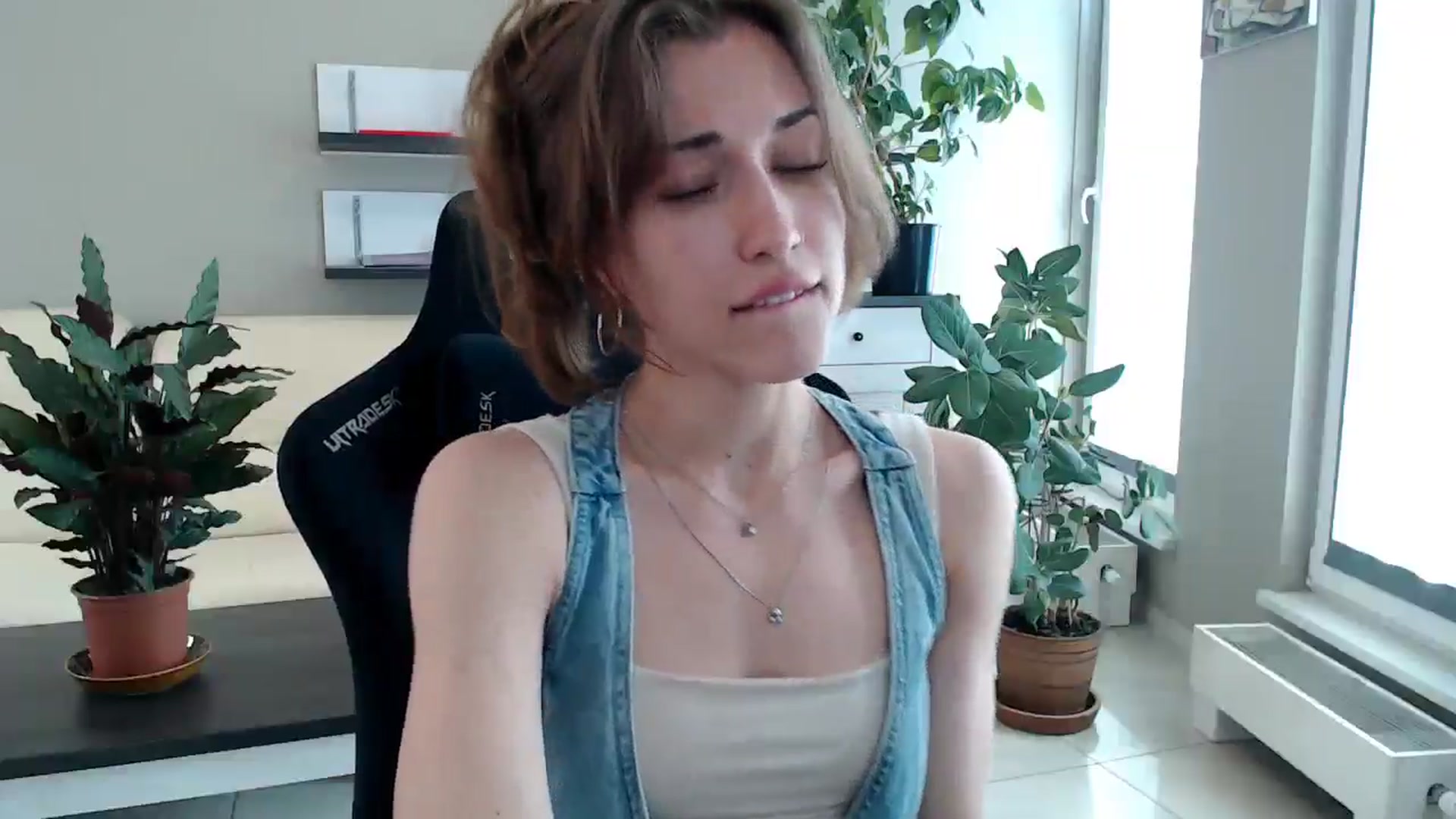 Gallery image thumbnail from GalaxyAnisia's myfreecams stream on, 05/31/2025, 11:37 image 2 of 20