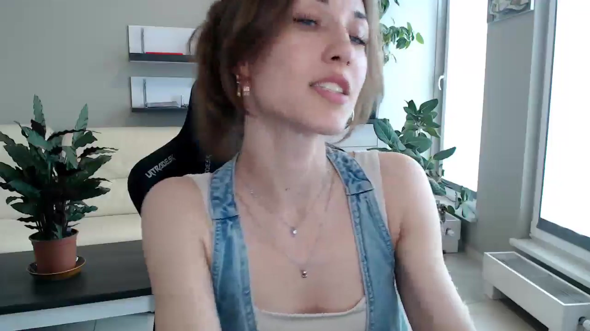 Gallery image thumbnail from GalaxyAnisia's myfreecams stream on, 05/31/2025, 11:37 image 10 of 20