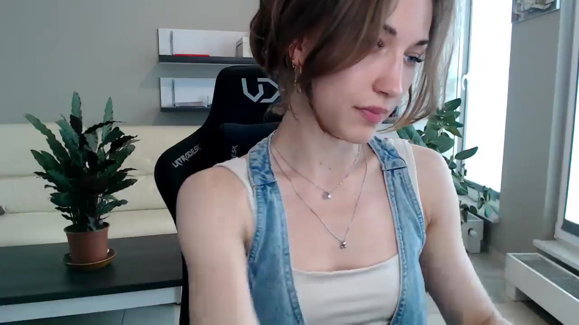 Gallery image thumbnail from GalaxyAnisia's myfreecams stream on, 05/31/2025, 13:31 image 10 of 20