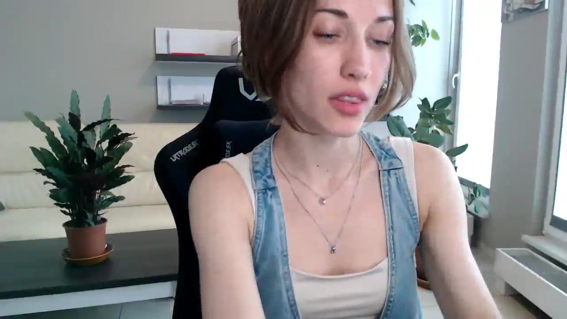 Gallery image thumbnail from GalaxyAnisia's myfreecams stream on, 05/31/2025, 13:31 image 7 of 20