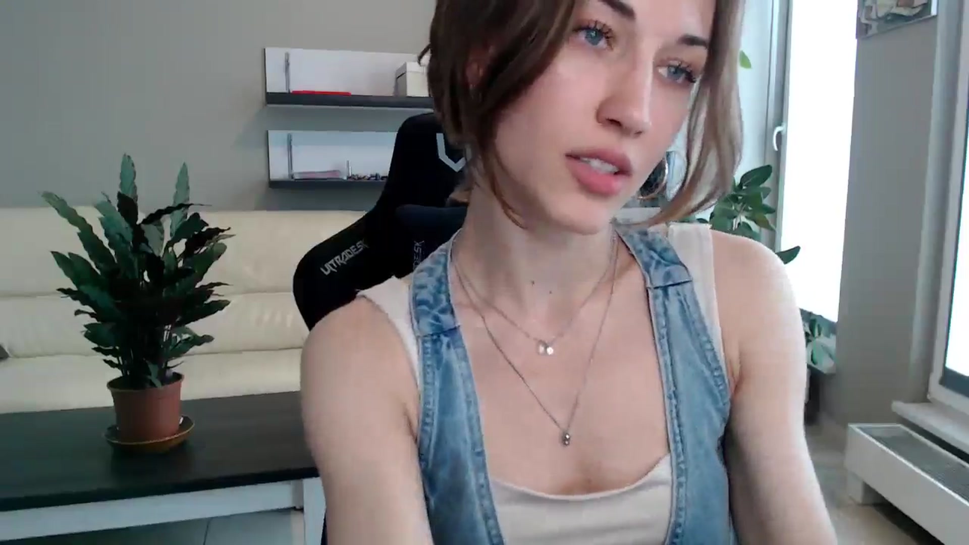 Gallery image thumbnail from GalaxyAnisia's myfreecams stream on, 05/31/2025, 13:31 image 6 of 20