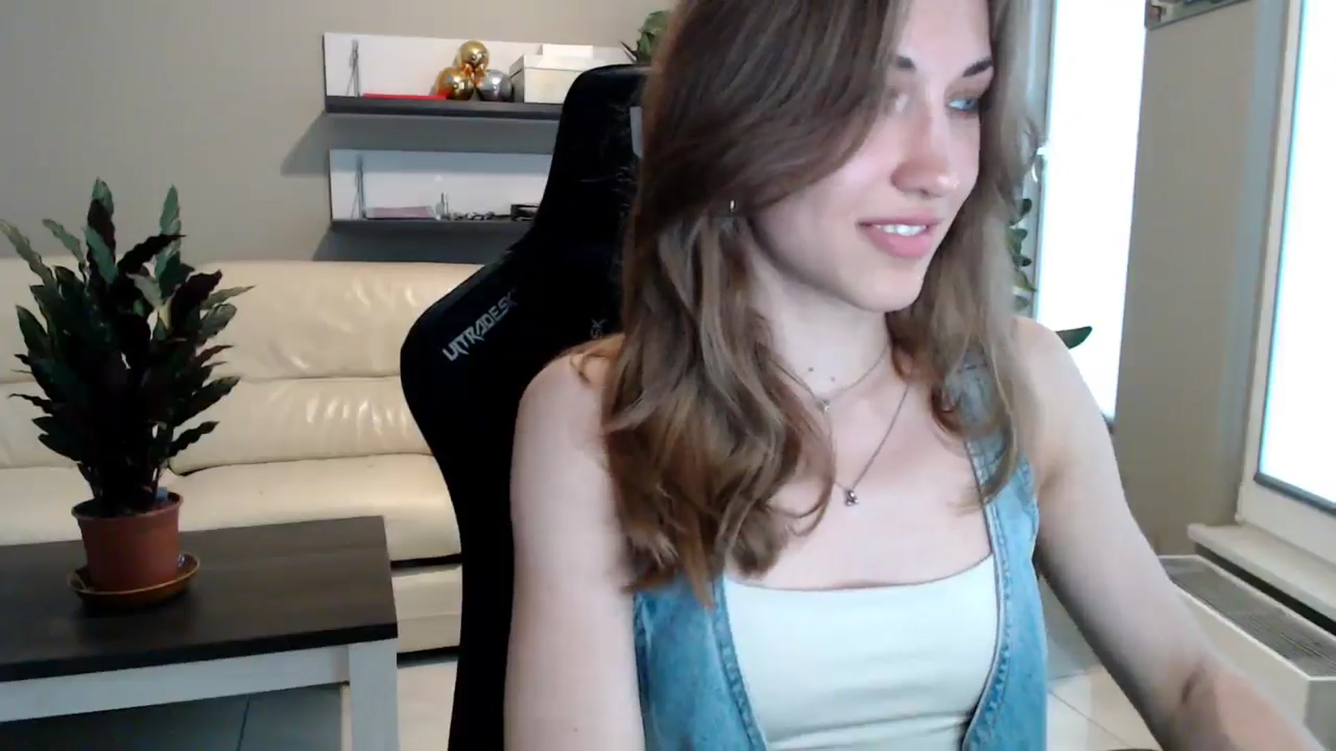 Gallery image thumbnail from GalaxyAnisia's myfreecams stream on, 06/02/2025, 18:07 image 9 of 20