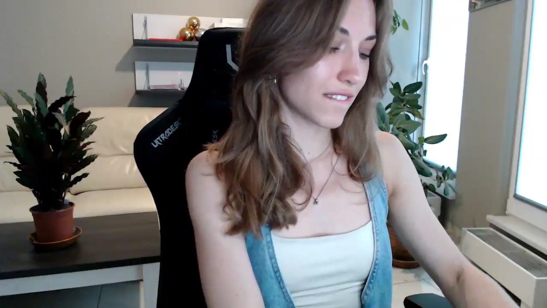 Gallery image thumbnail from GalaxyAnisia's myfreecams stream on, 06/02/2025, 18:07 image 8 of 20