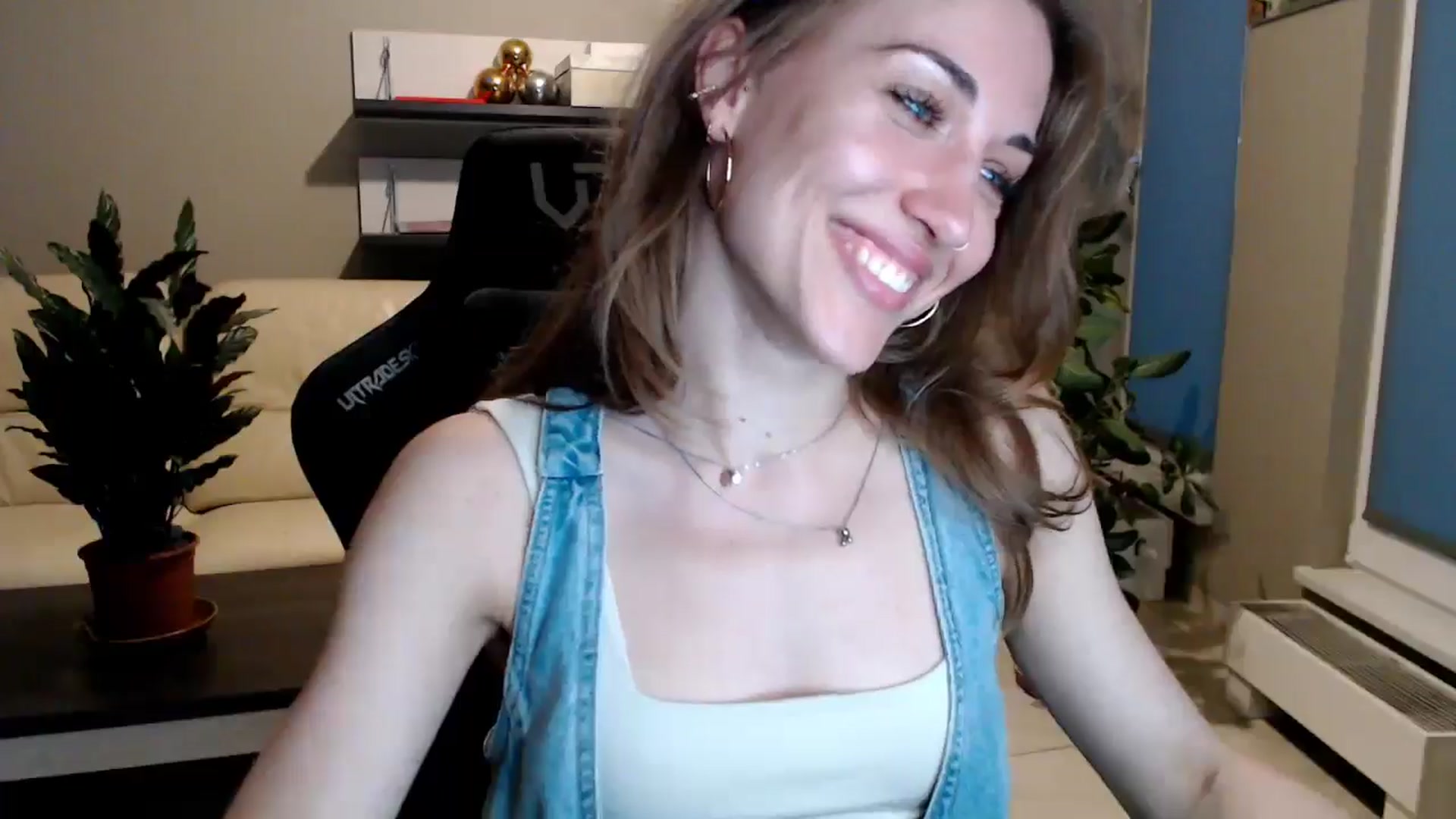 Gallery image thumbnail from GalaxyAnisia's myfreecams stream on, 06/02/2025, 19:30 image 8 of 20