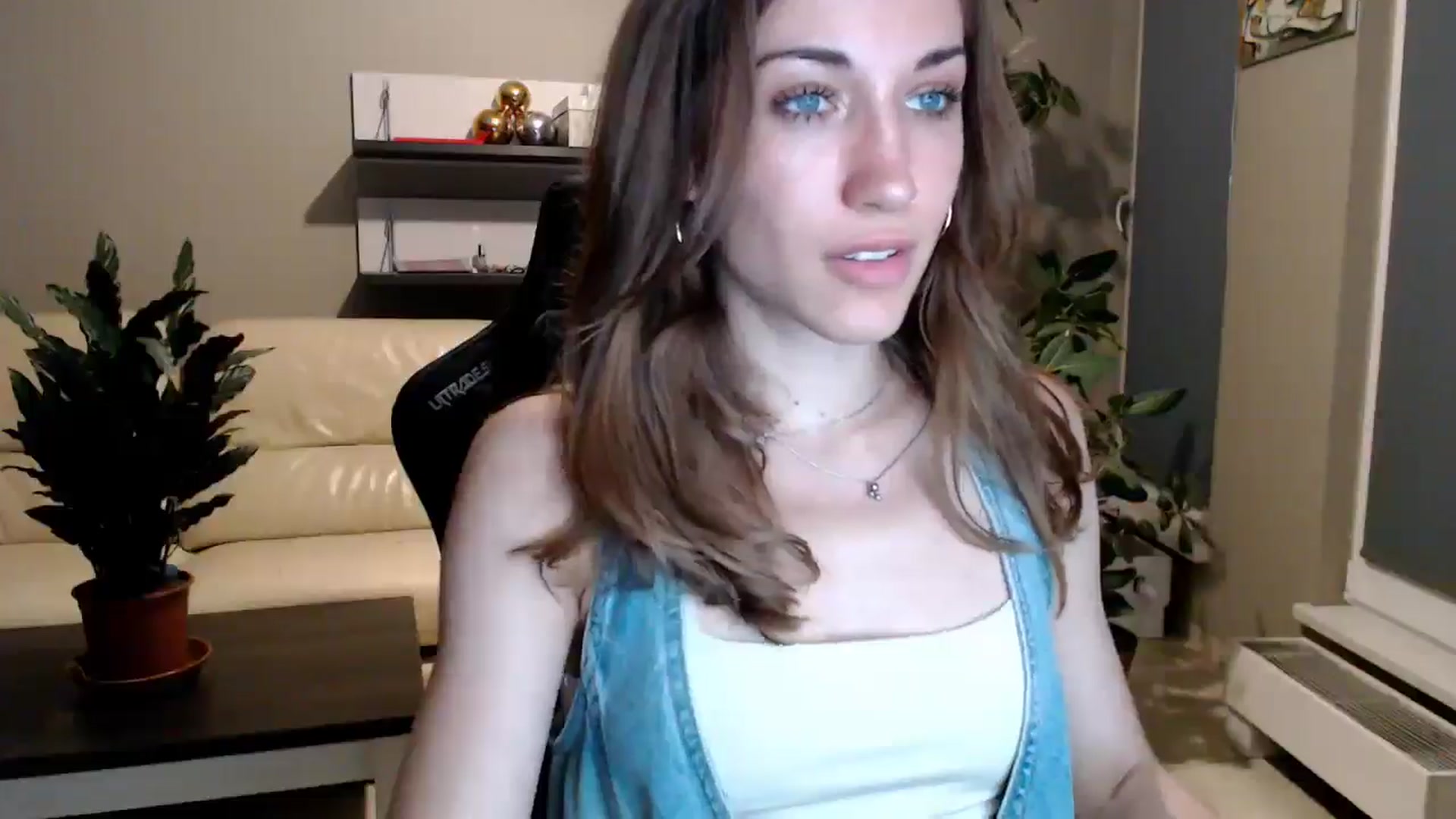Gallery image thumbnail from GalaxyAnisia's myfreecams stream on, 06/02/2025, 19:30 image 19 of 20
