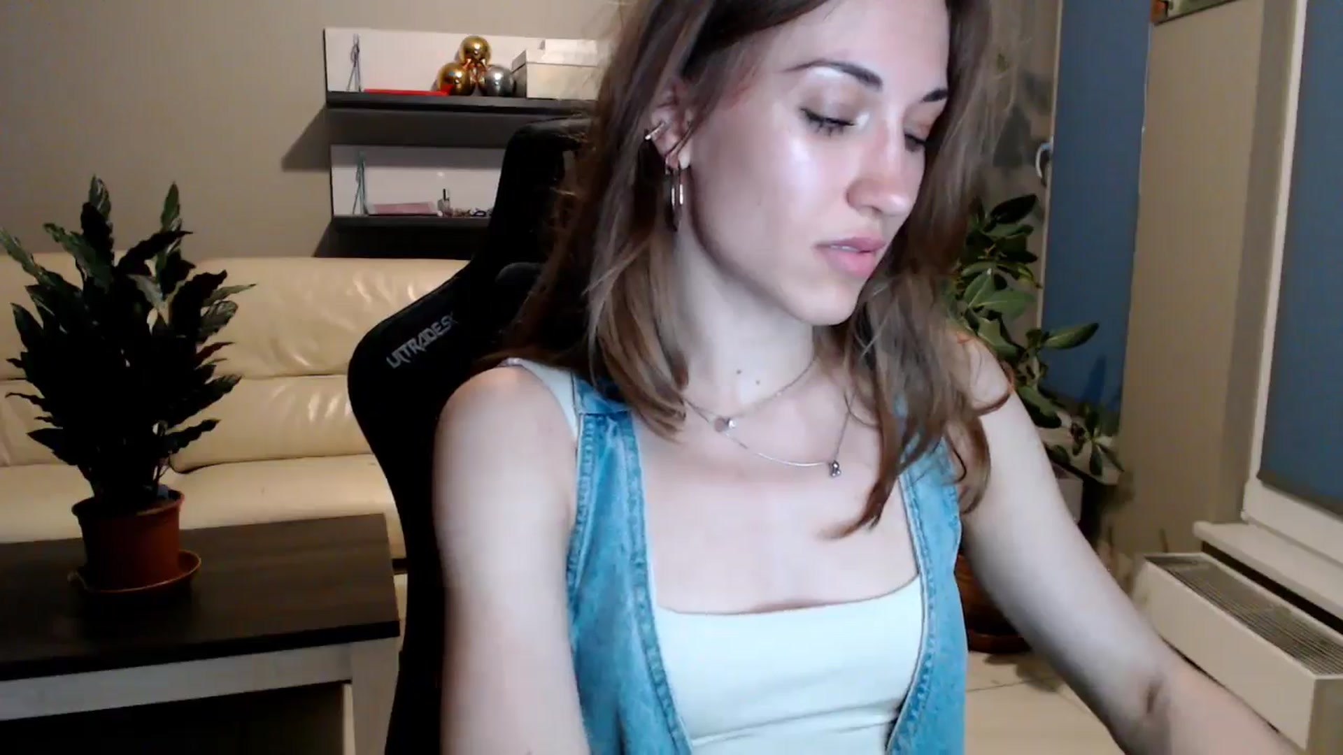 Gallery image thumbnail from GalaxyAnisia's myfreecams stream on, 06/02/2025, 19:30 image 10 of 20