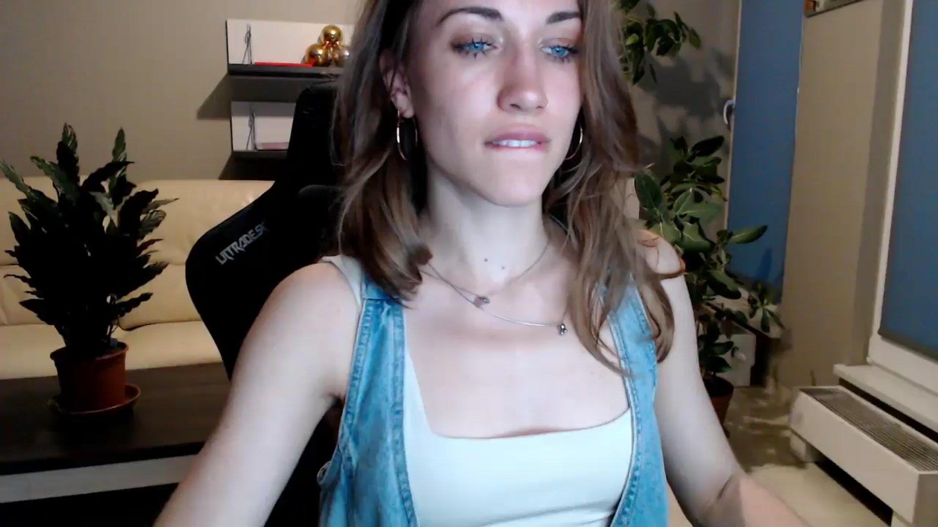 Gallery image thumbnail from GalaxyAnisia's myfreecams stream on, 06/02/2025, 19:30 image 9 of 20