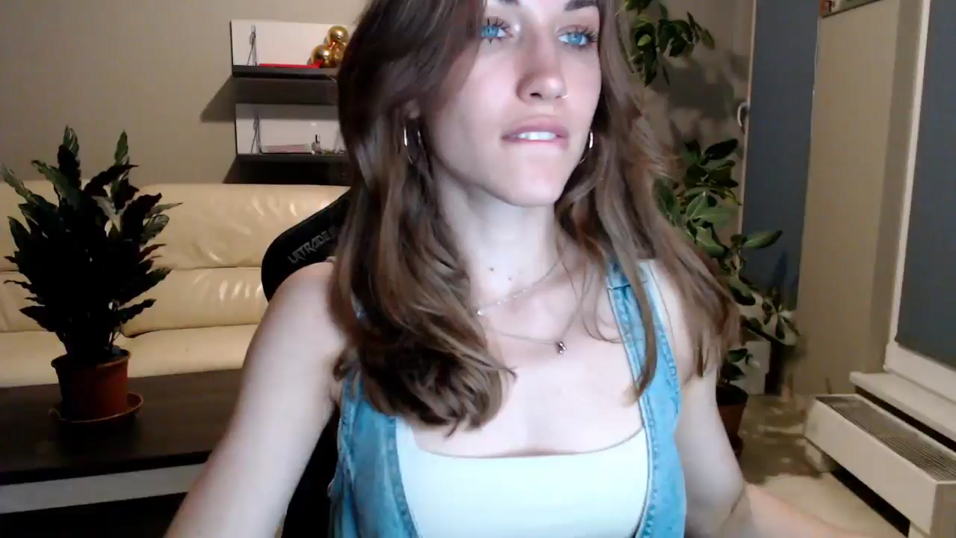 Gallery image thumbnail from GalaxyAnisia's myfreecams stream on, 06/02/2025, 19:30 image 15 of 20
