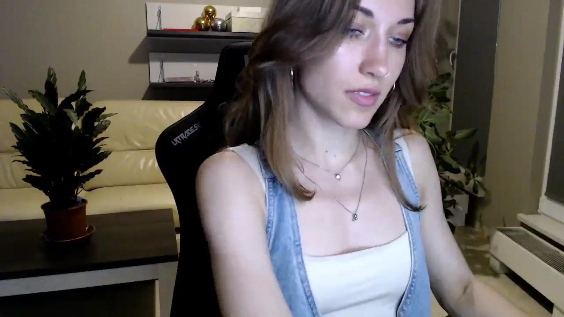 Gallery image thumbnail from GalaxyAnisia's myfreecams stream on, 06/02/2025, 21:25 image 5 of 20
