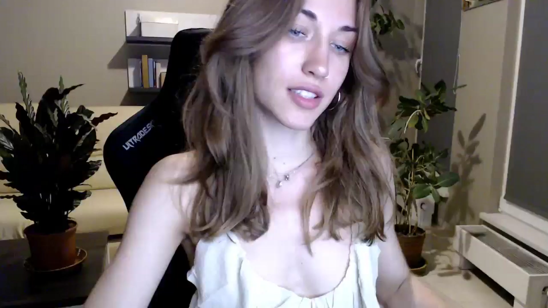 Gallery image thumbnail from GalaxyAnisia's myfreecams stream on, 06/05/2025, 21:26 image 18 of 20