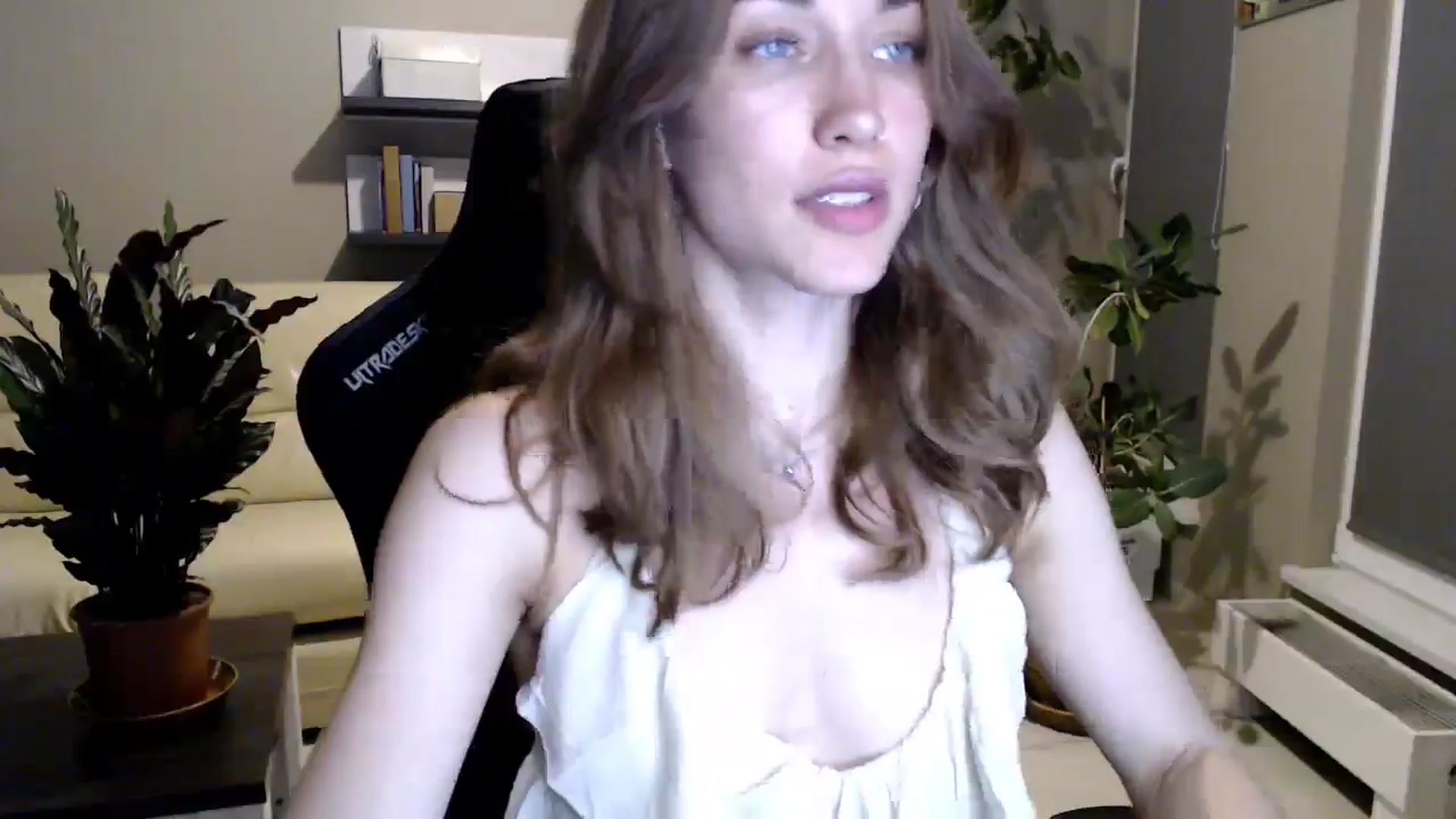 Gallery image thumbnail from GalaxyAnisia's myfreecams stream on, 06/05/2025, 21:26 image 8 of 20