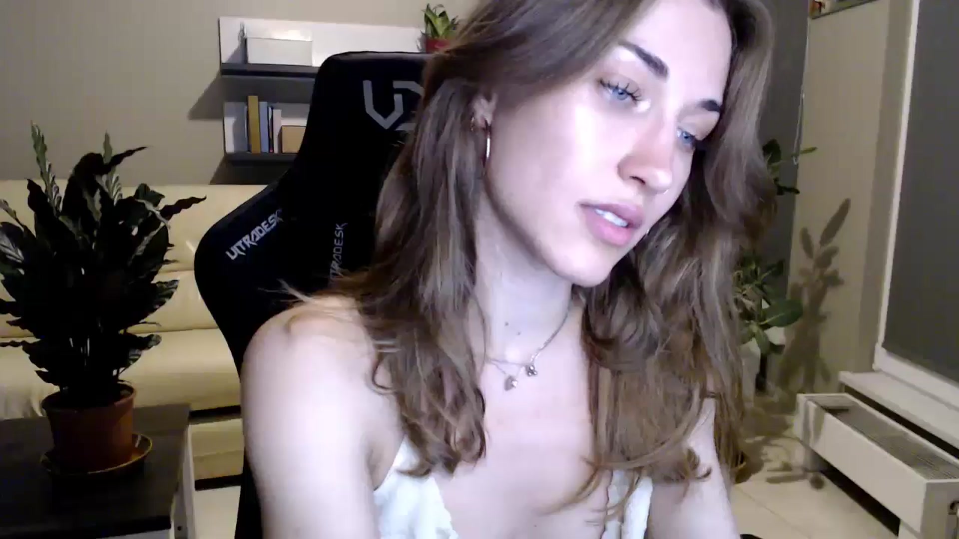 Gallery image thumbnail from GalaxyAnisia's myfreecams stream on, 06/05/2025, 21:26 image 20 of 20