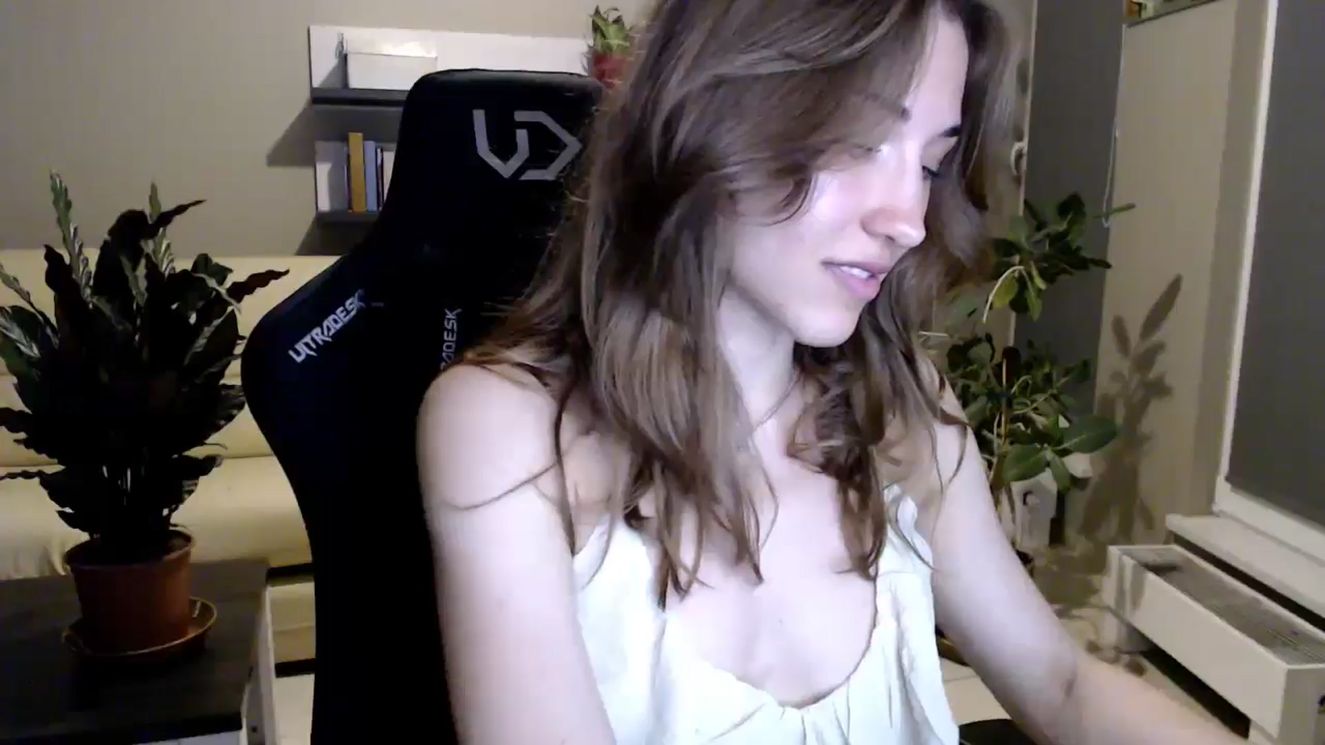 Gallery image thumbnail from GalaxyAnisia's myfreecams stream on, 06/05/2025, 21:26 image 9 of 20