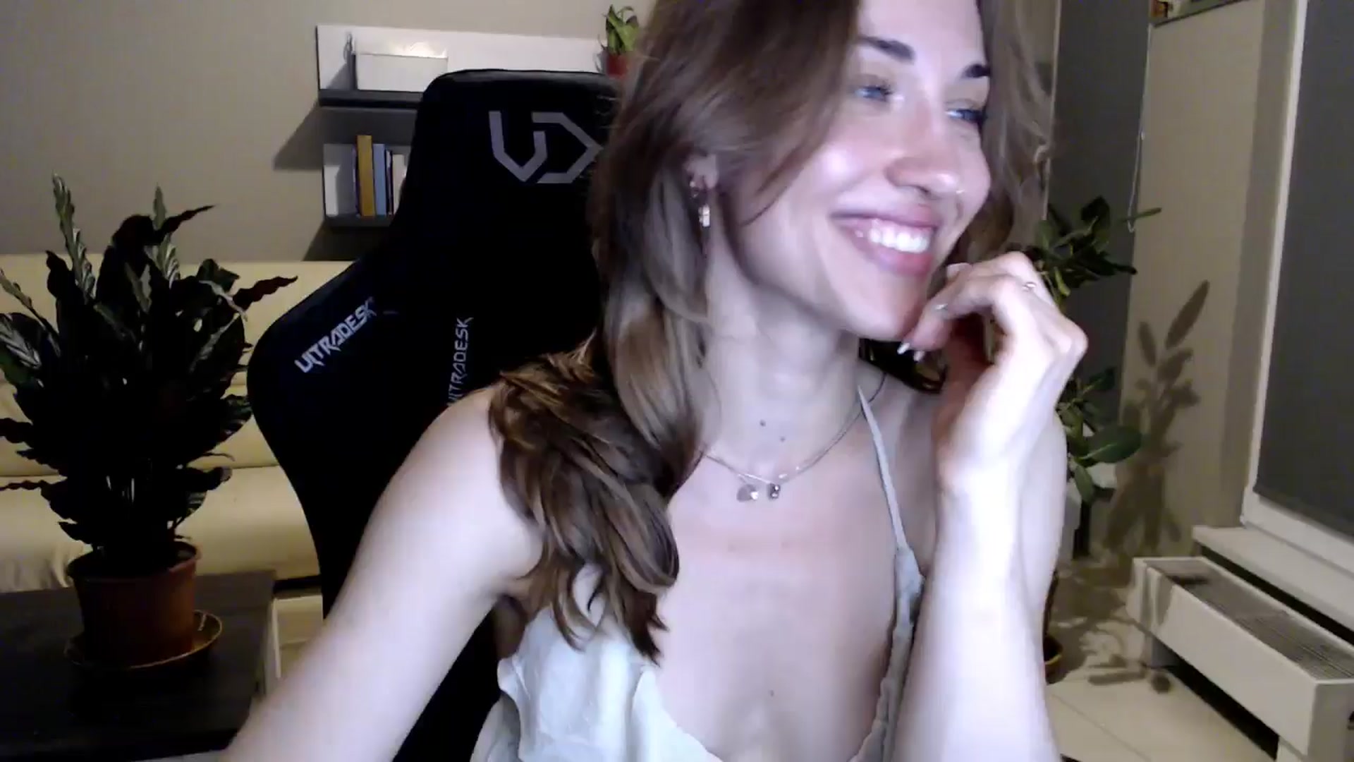 Gallery image thumbnail from GalaxyAnisia's myfreecams stream on, 06/05/2025, 21:26 image 14 of 20
