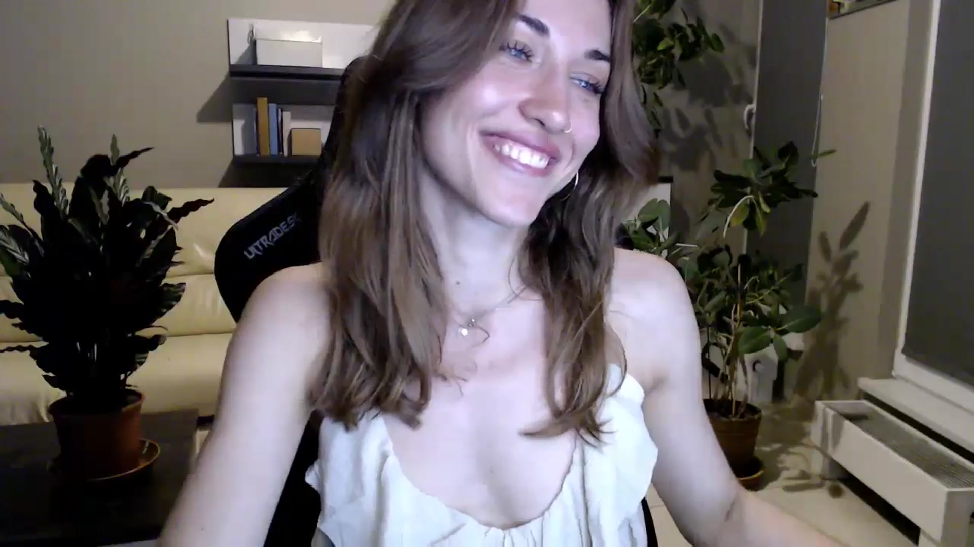 Gallery image thumbnail from GalaxyAnisia's myfreecams stream on, 06/05/2025, 21:26 image 12 of 20