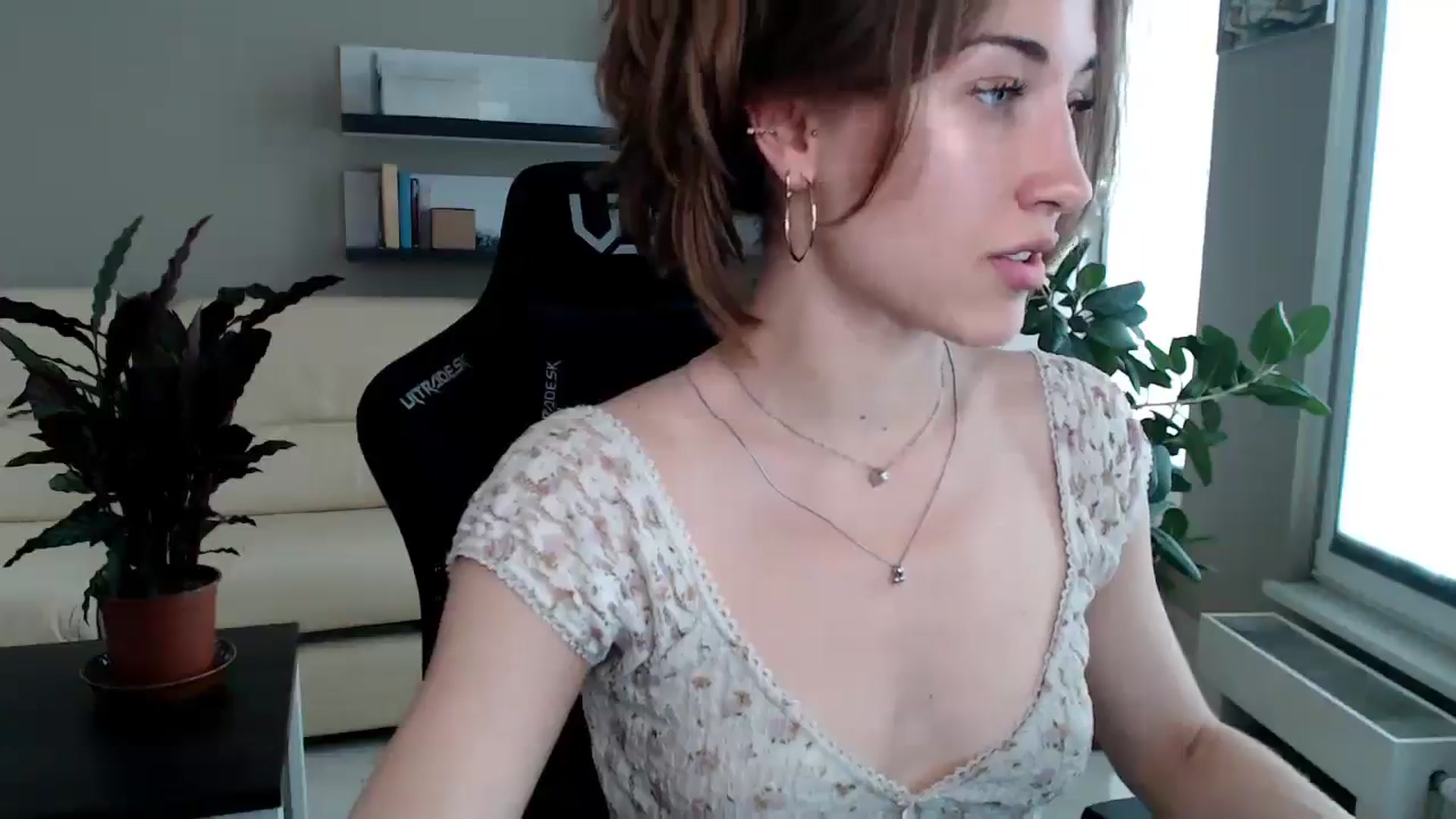 Gallery image thumbnail from GalaxyAnisia's myfreecams stream on, 06/10/2025, 16:08 image 4 of 20